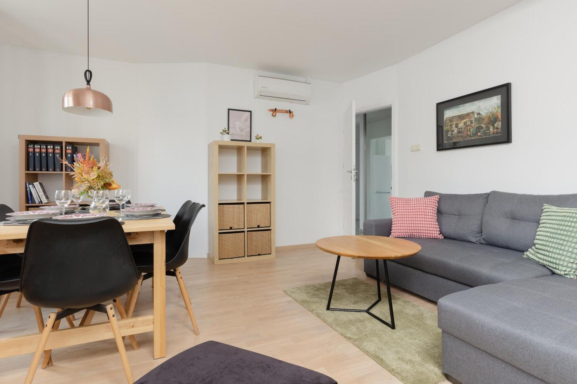 Apartamento Family In With 3 Bedrooms & Ac Near Metro Stoklosy By Renters Varsóvia