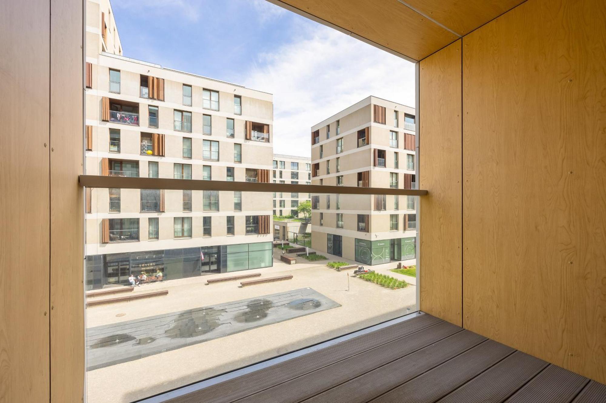 Cozy With Parking In The 19th District By Renters *