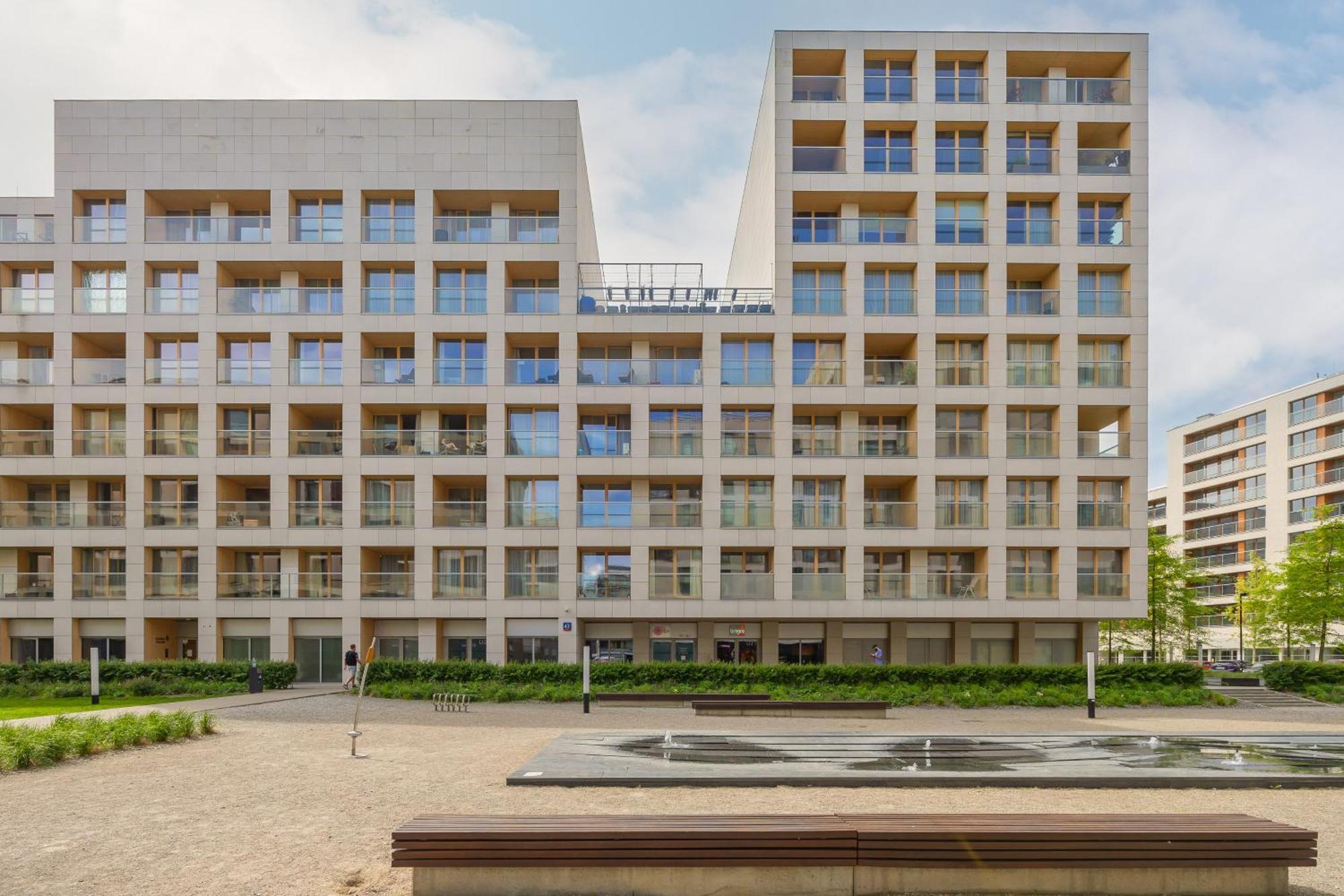 Cozy With Parking In The 19th District By Renters