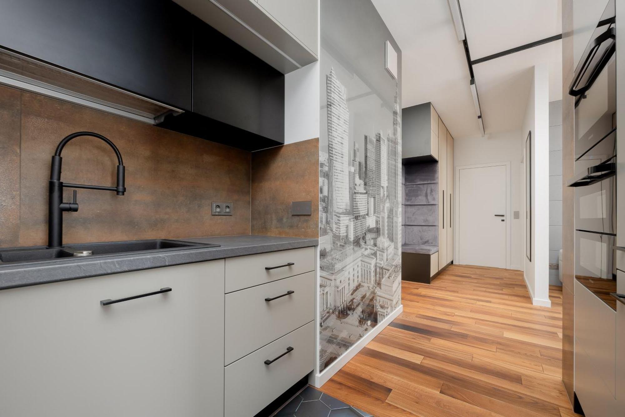 Cozy With Parking In The 19th District By Renters Apartment
