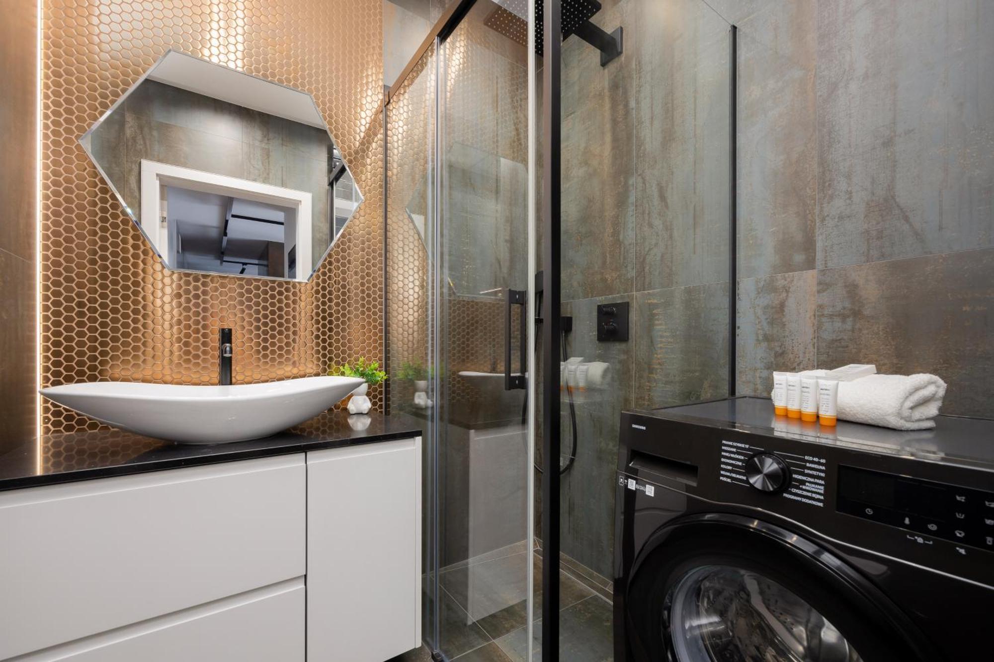Cozy With Parking In The 19th District By Renters Apartment