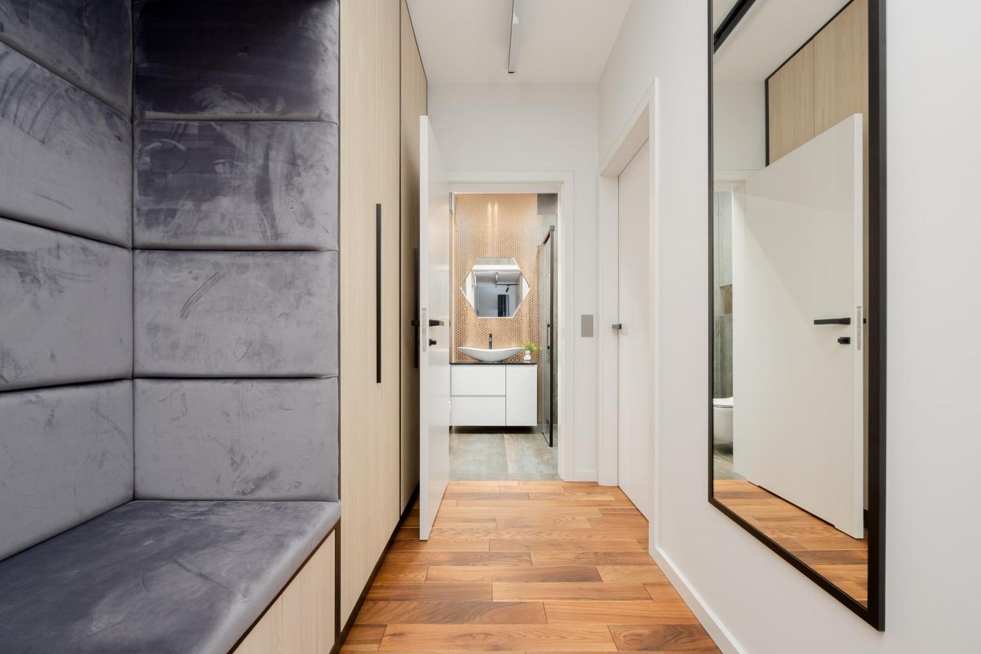 Cozy With Parking In The 19th District By Renters *