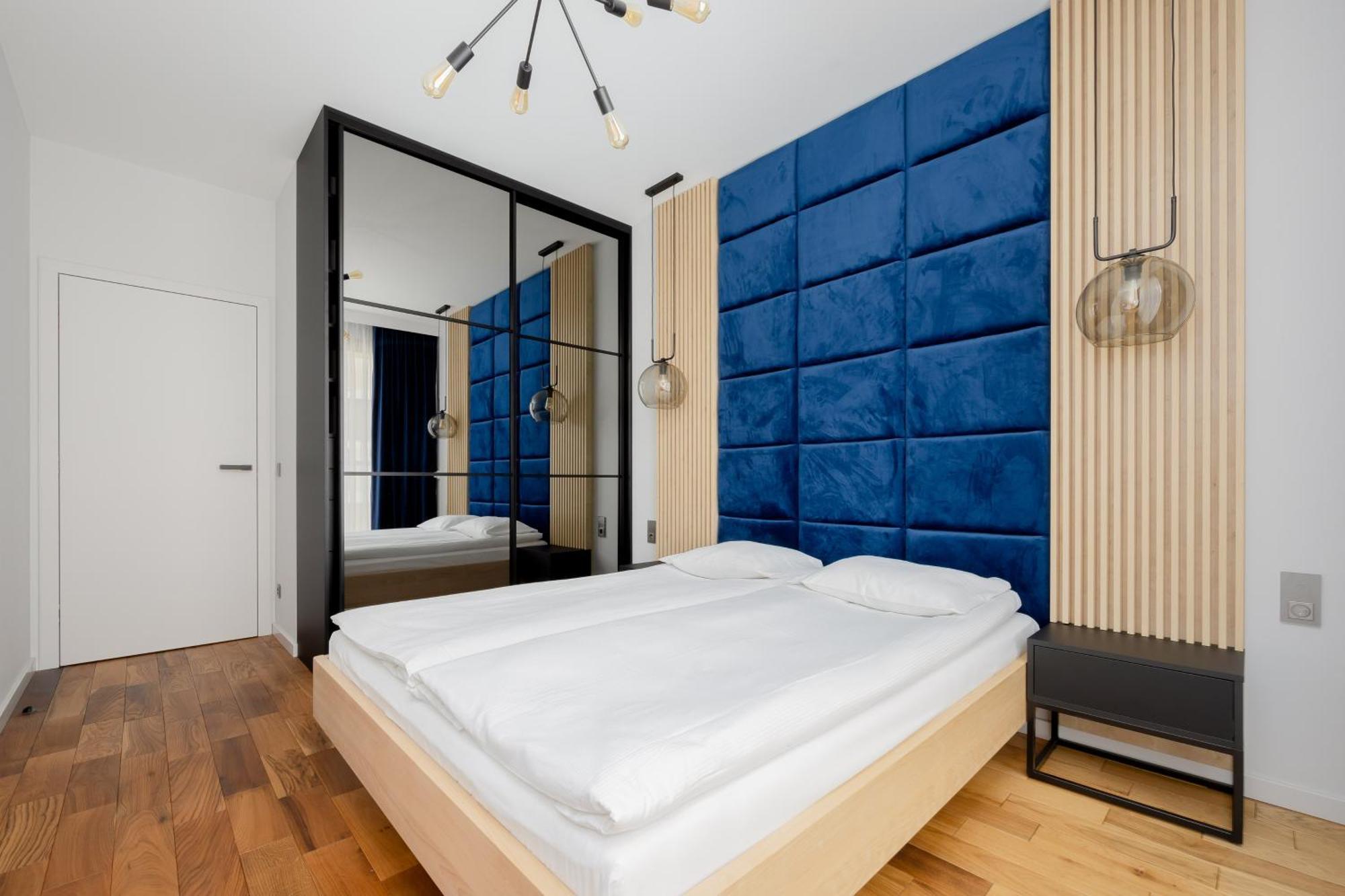 Cozy With Parking In The 19th District By Renters Apartment *