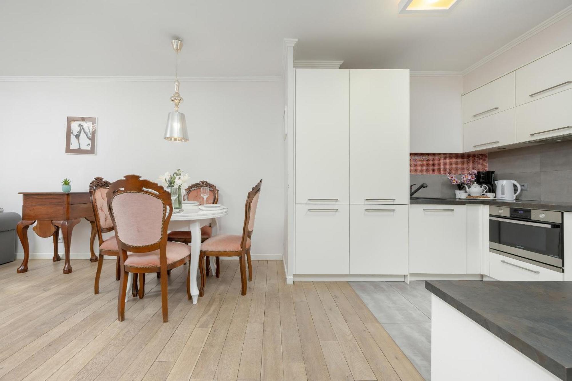 Apartament Central Near Metro Swietokrzyska By Renters Warszawa