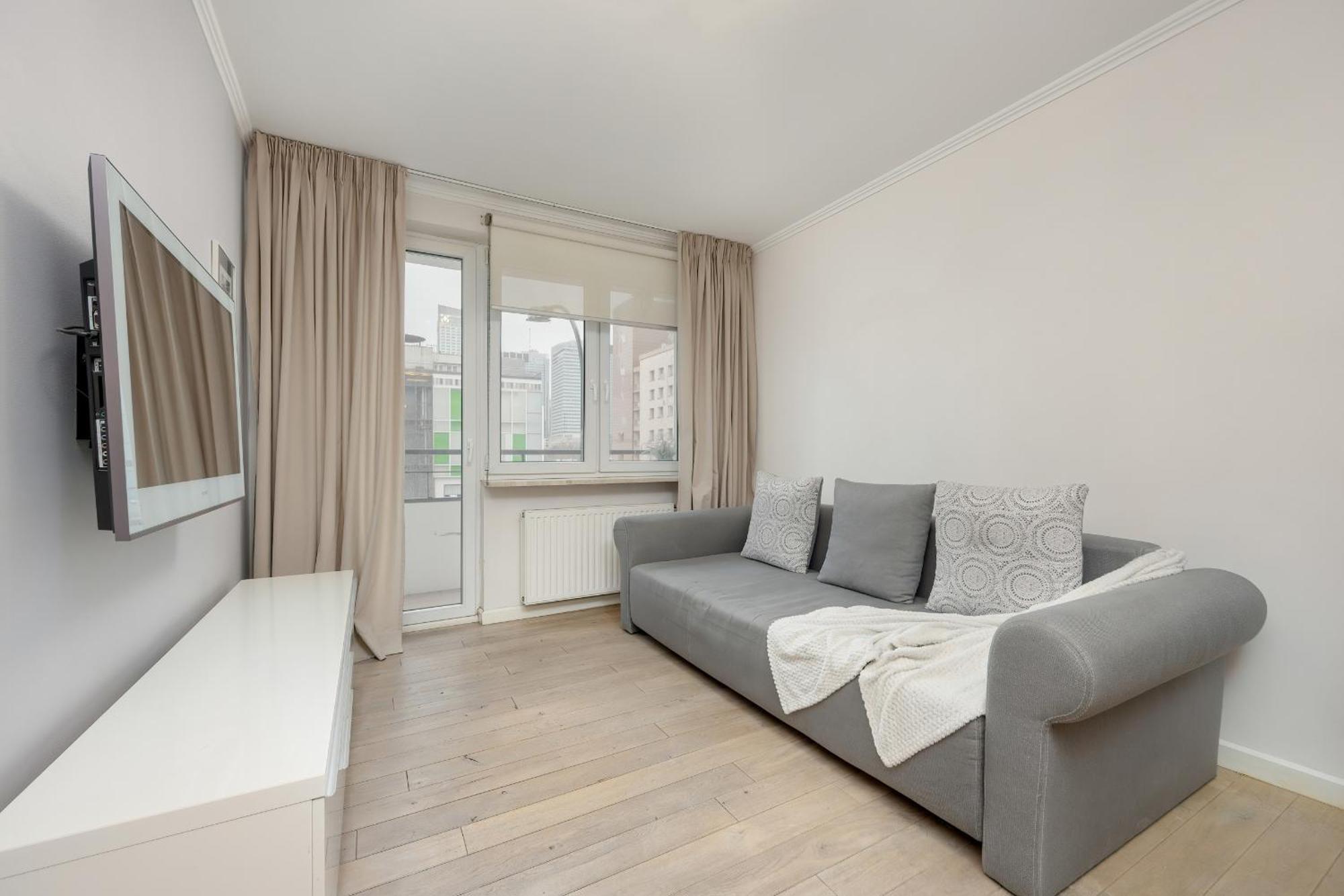 Central Near Metro Swietokrzyska By Renters Apartament