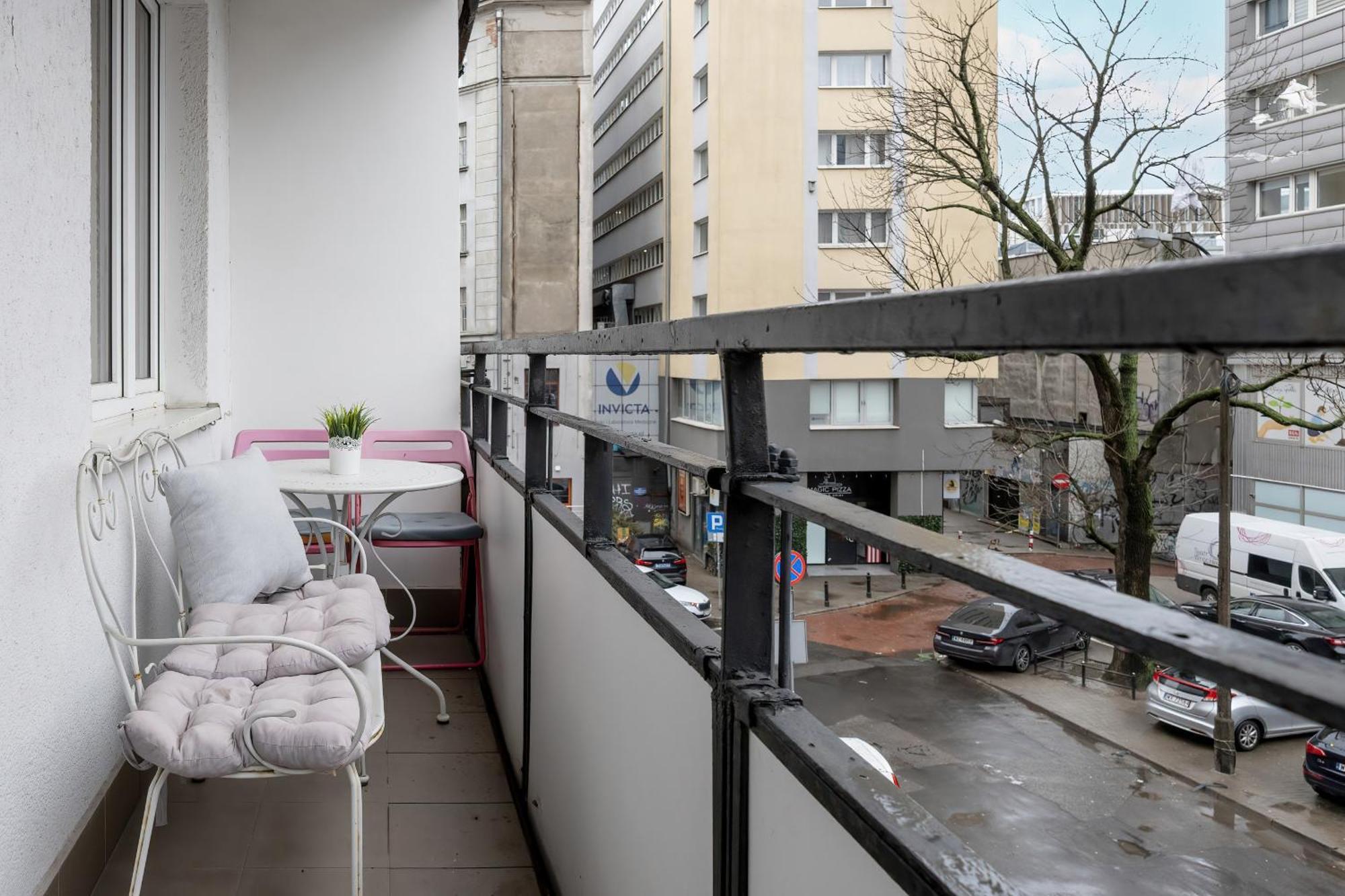 Central Near Metro Swietokrzyska By Renters Apartament