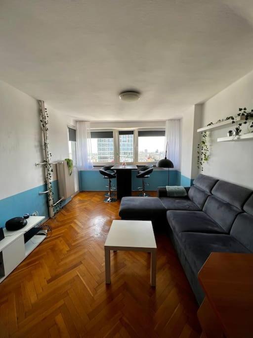 Apartment Blue Nest 2 Minuty Do Metro Centrum
