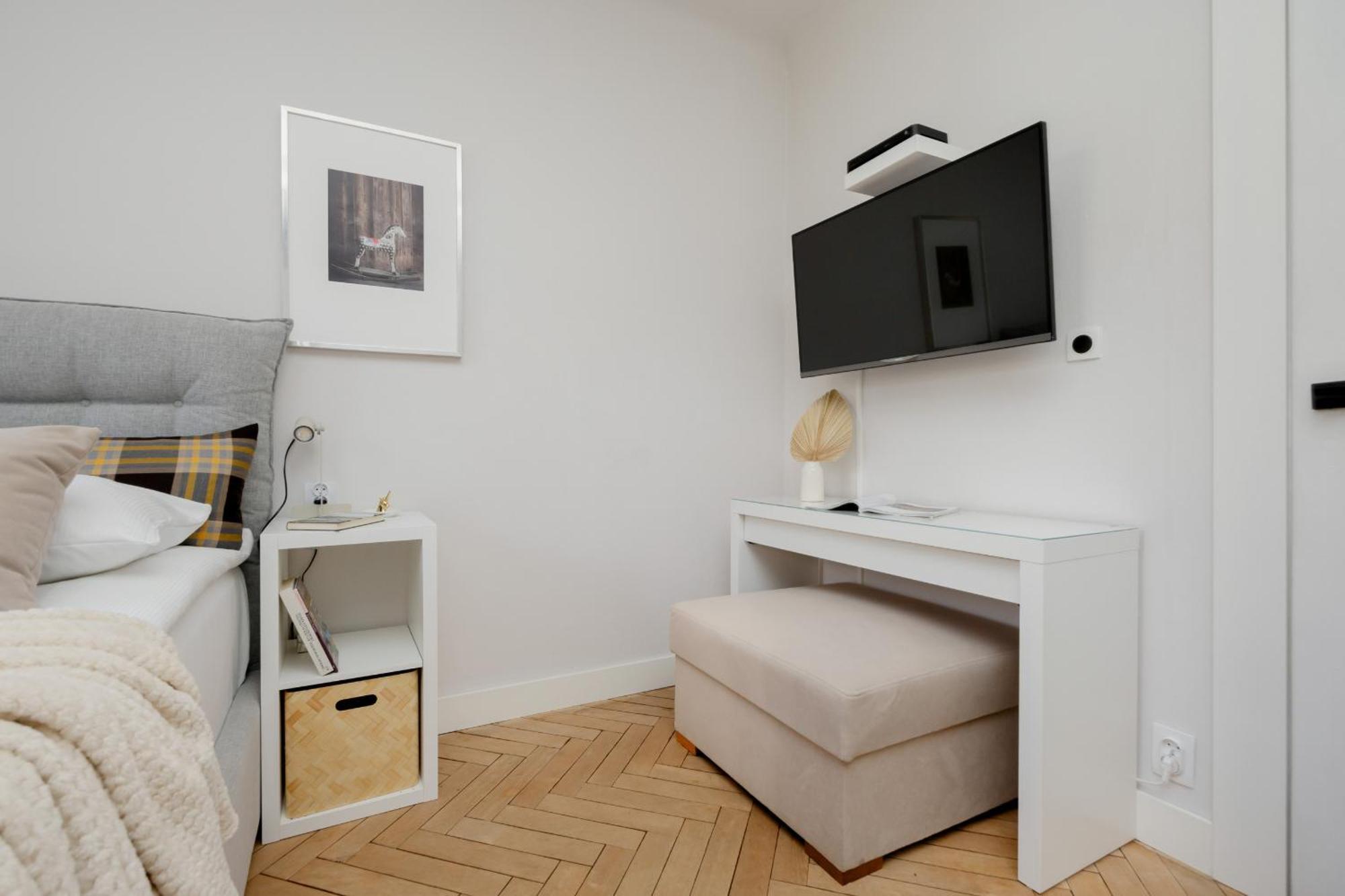 Beautiful & Modern Near The Center By Renters Apartment *
