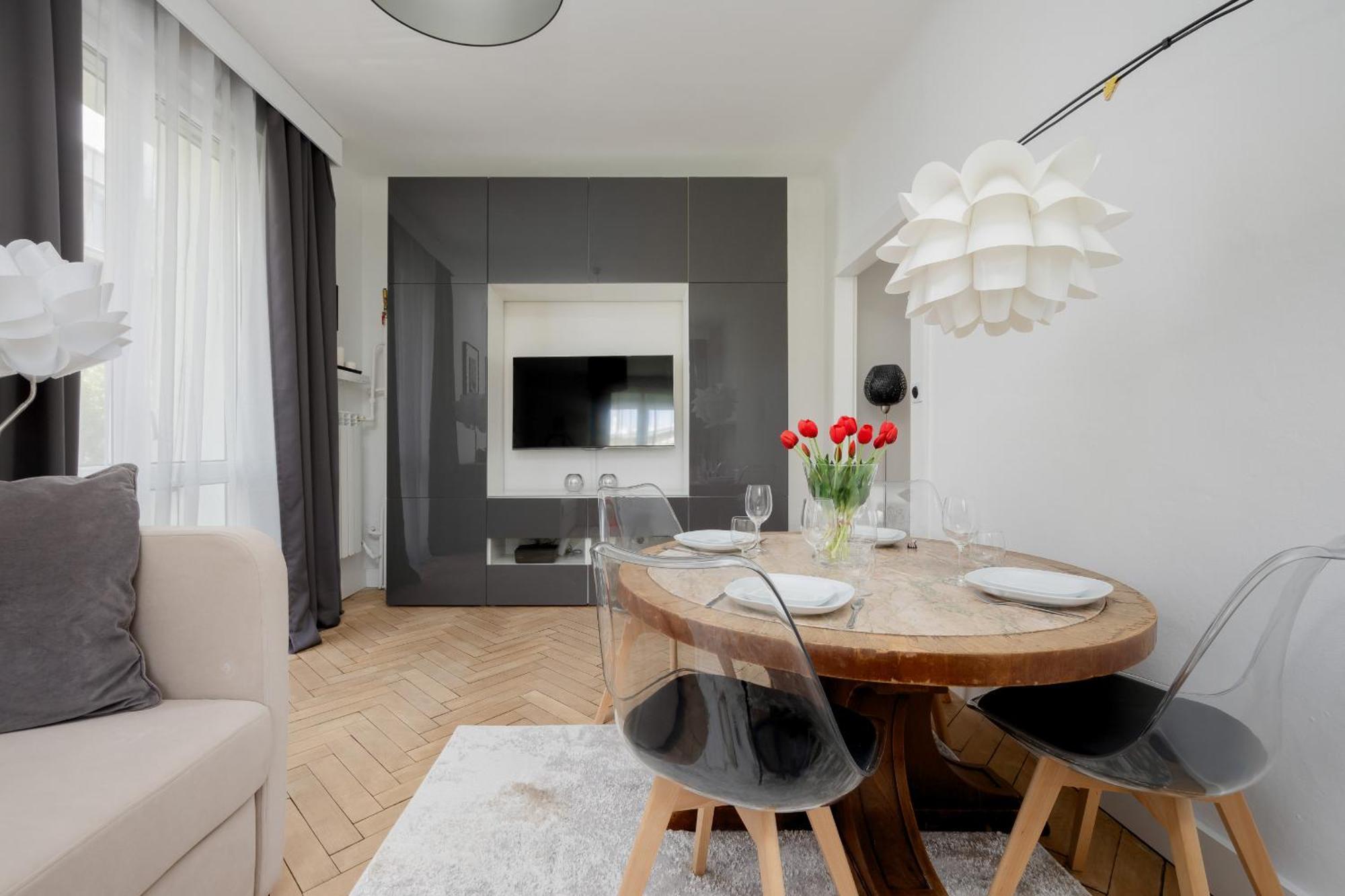 Beautiful & Modern Near The Center By Renters Apartment *