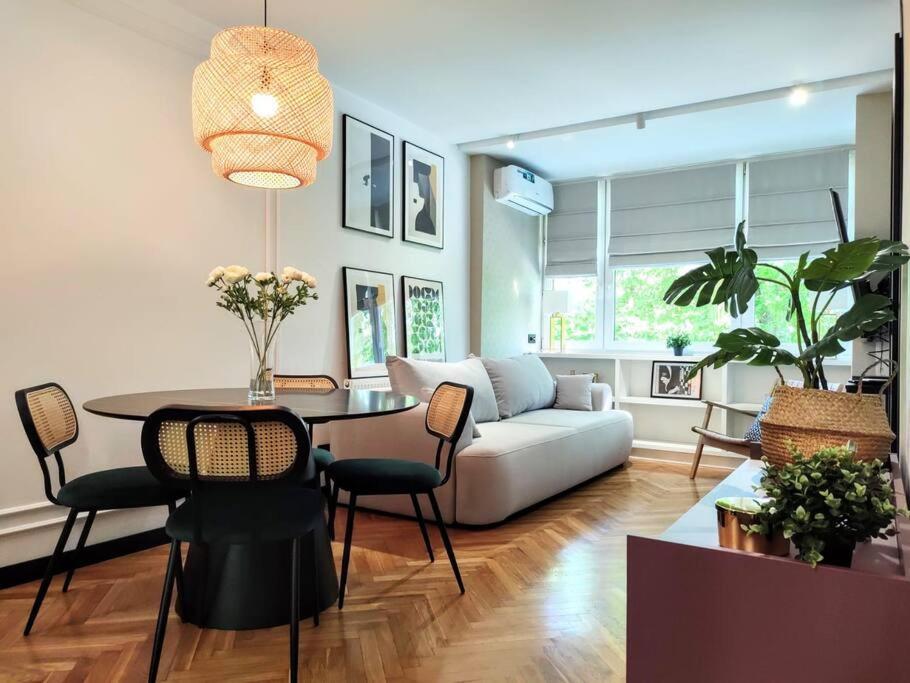 No. 8 / Nr 8 By Cooee Warsaw