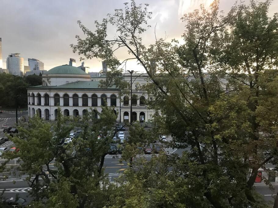 Plac Bankowy, Metro Apartment *
