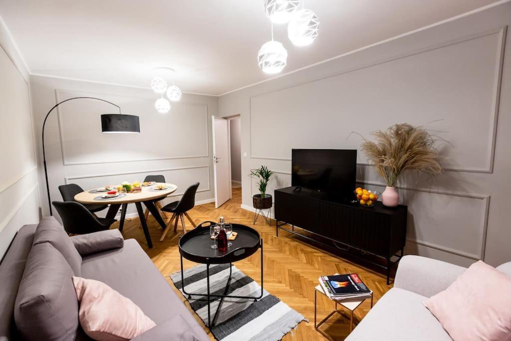 Elegant, Comfortable In The Heart Of Warsaw! Apartament