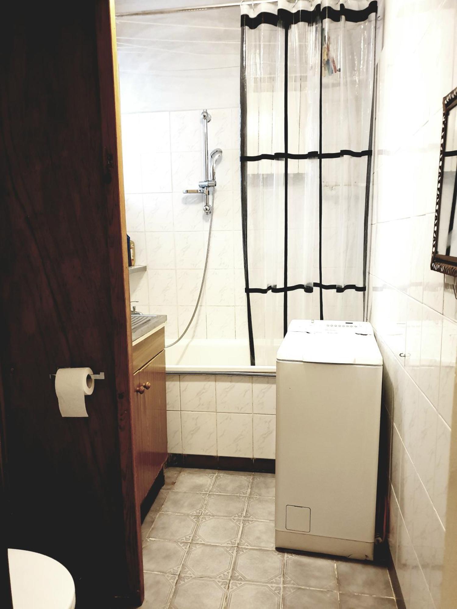 By Kino Femina Hostel *
