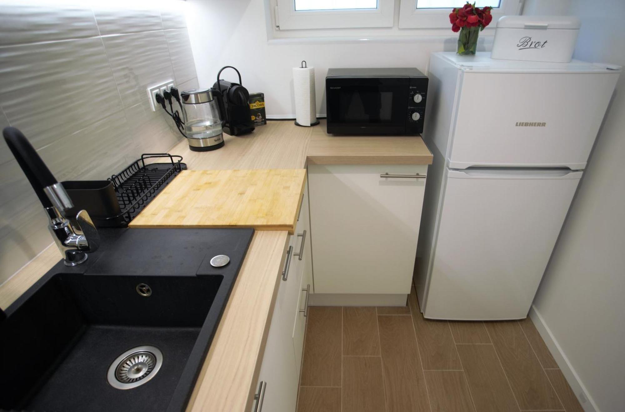 Apartment Apart!ment