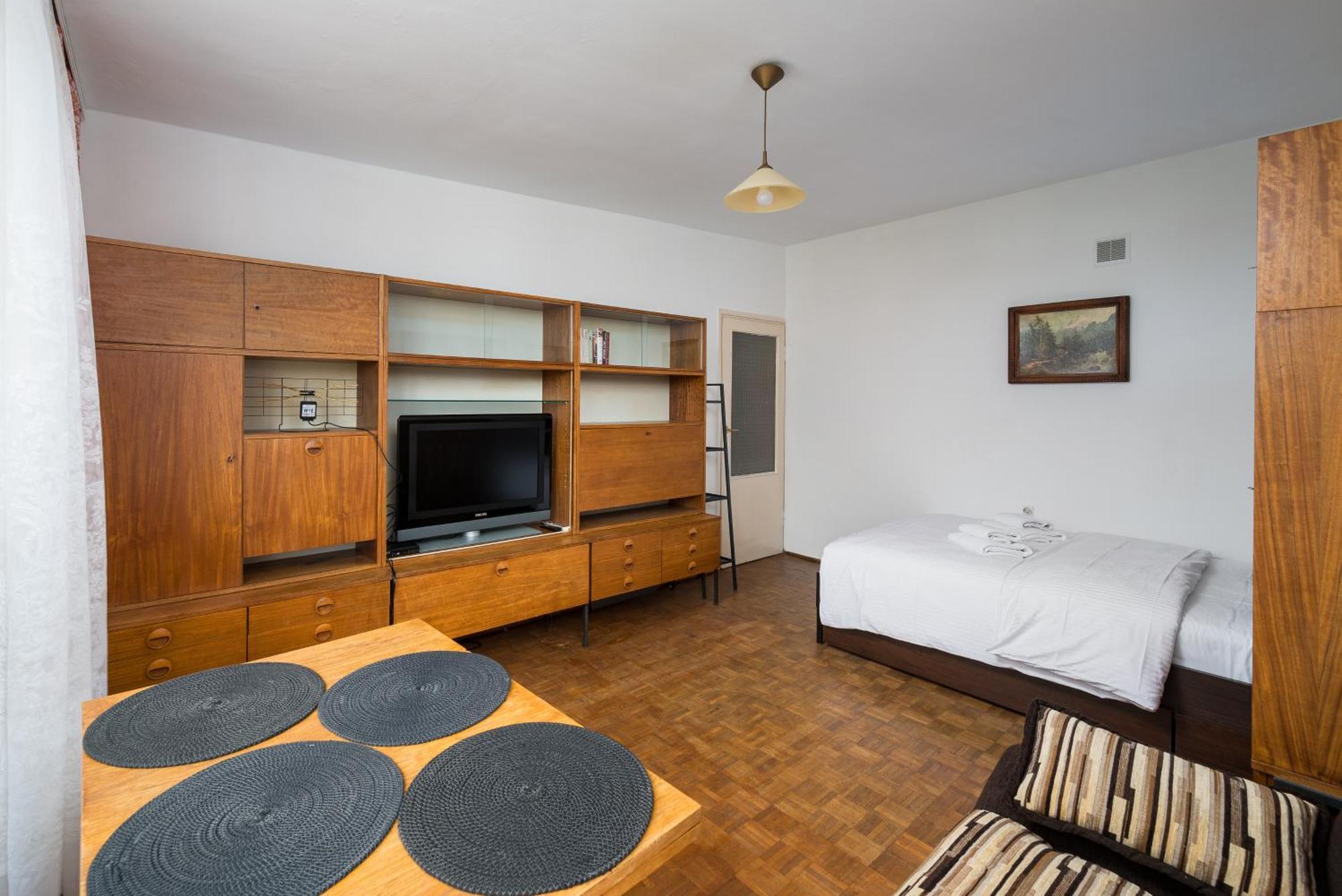 Old Town 3-bedroom Apartment