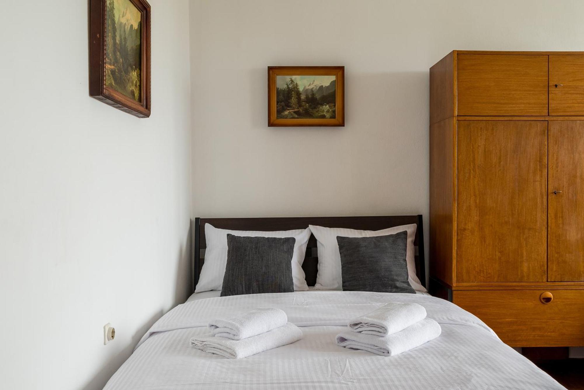 Old Town 3-bedroom Apartment *