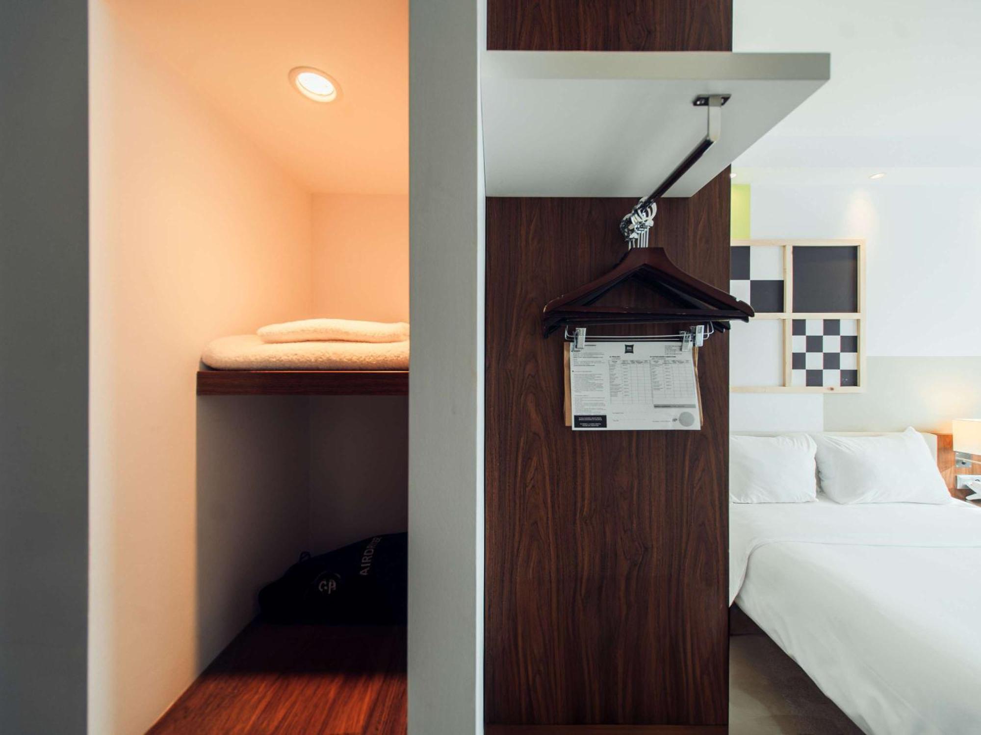 Hotel Ibis Styles Airport 3*