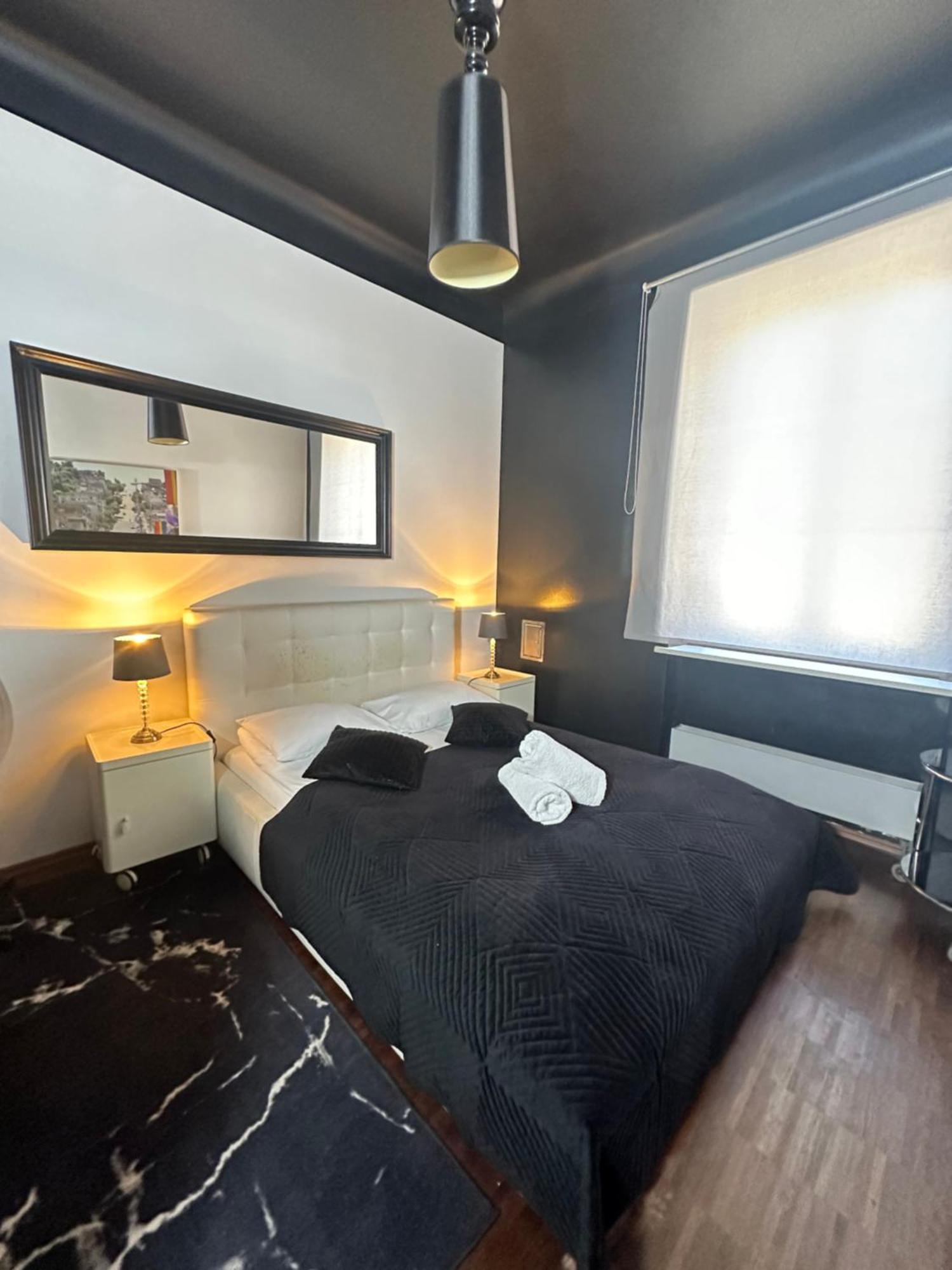 Chmielna Guest house *
