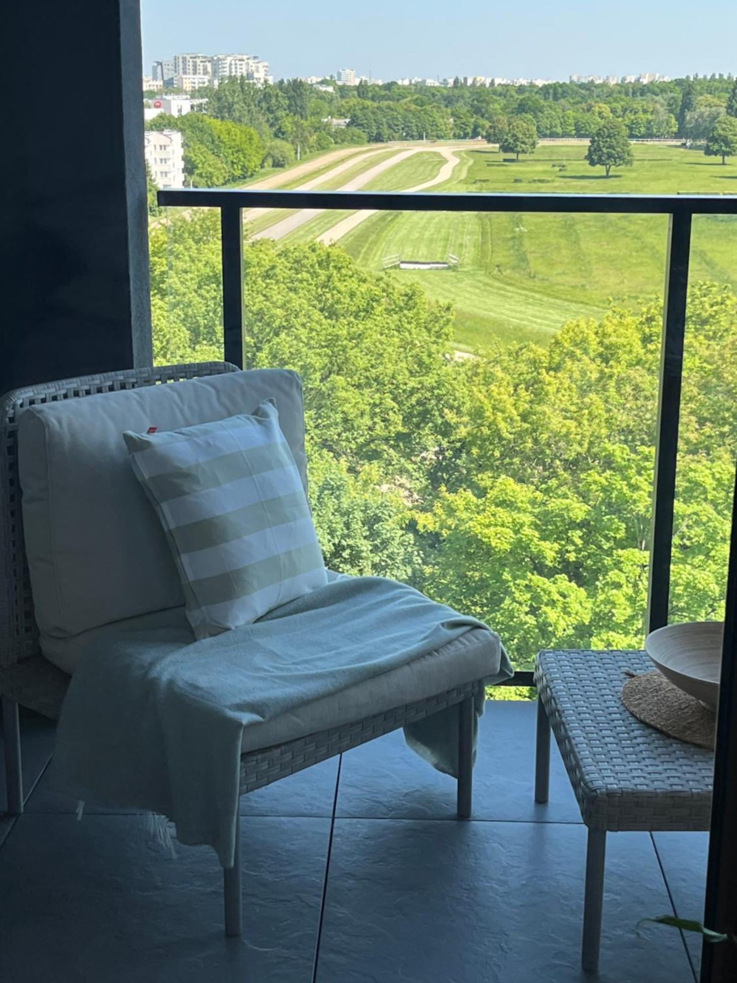 Airport Wyscigi - City And Green View With Underground Garage