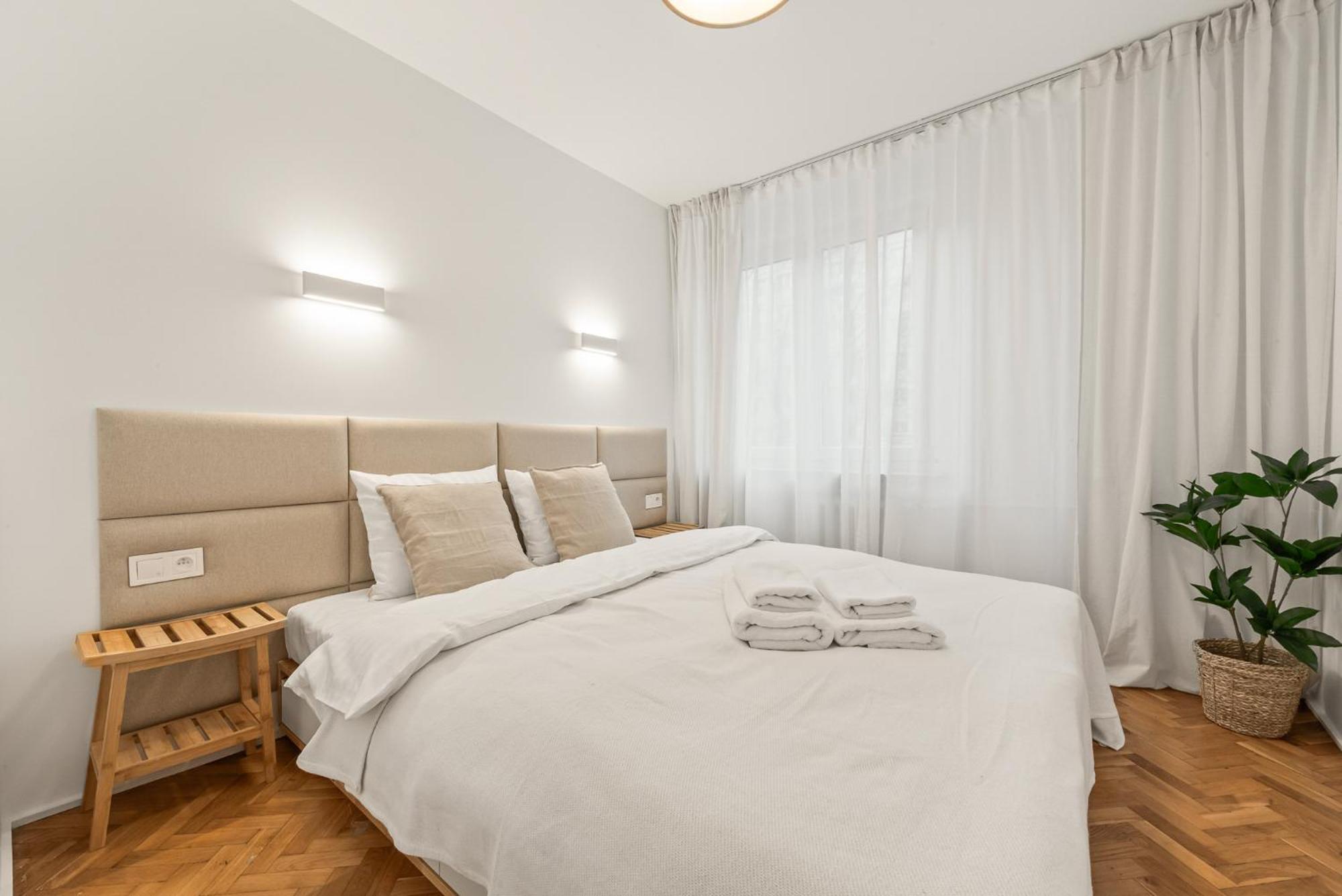 Rentplanet - Przy Palacu Kultury I Nauki Apartment
