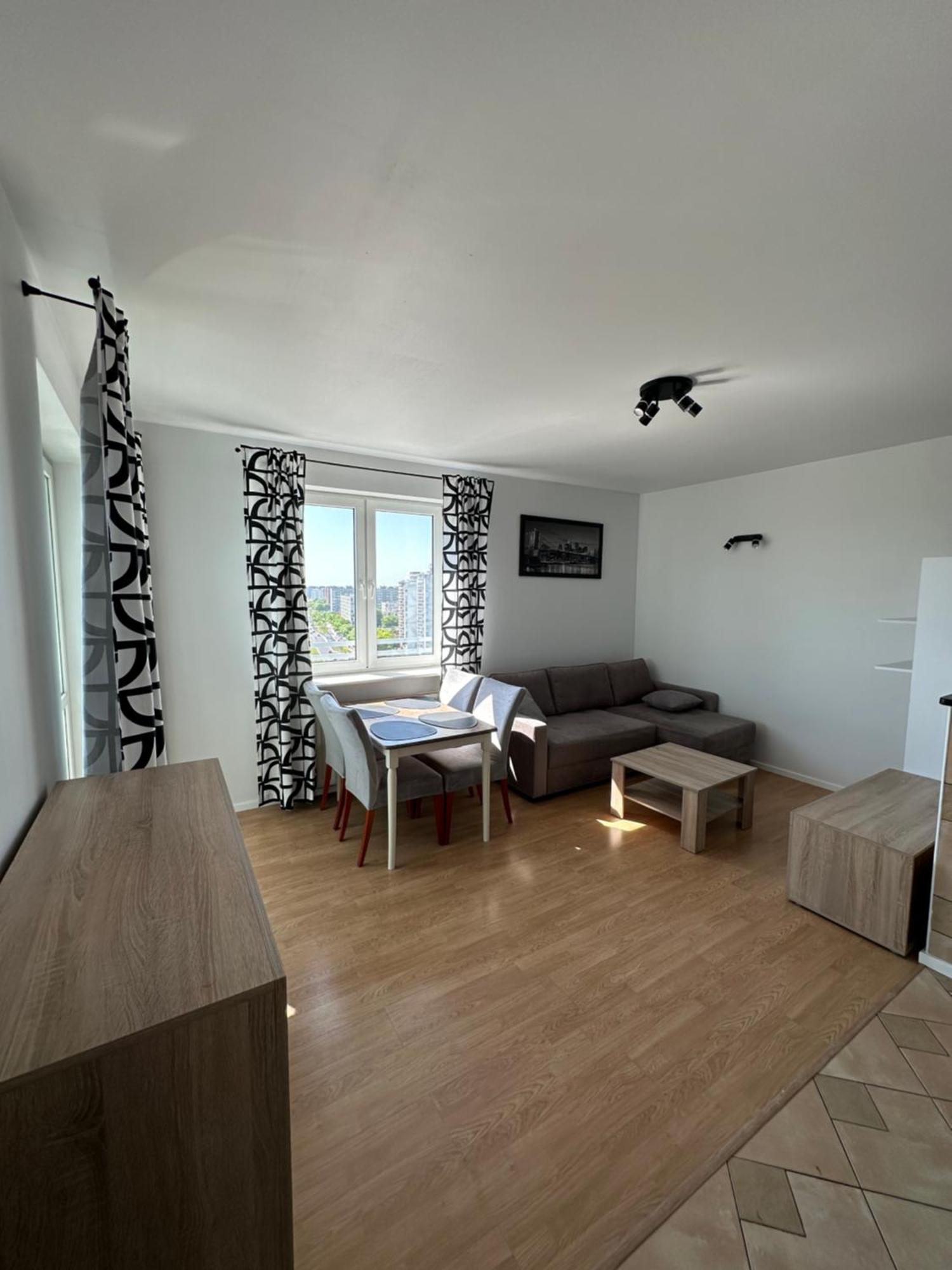 Apartament 2 Pokojowe Mieszkanie, Metro M2, Swietny Widok, Zachody