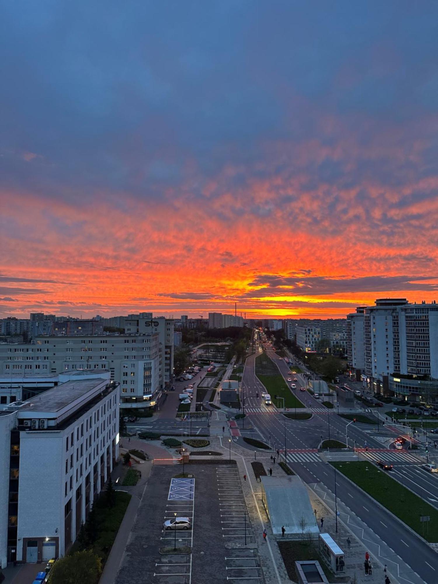 Apartament 2 Pokojowe Mieszkanie, Metro M2, Swietny Widok, Zachody