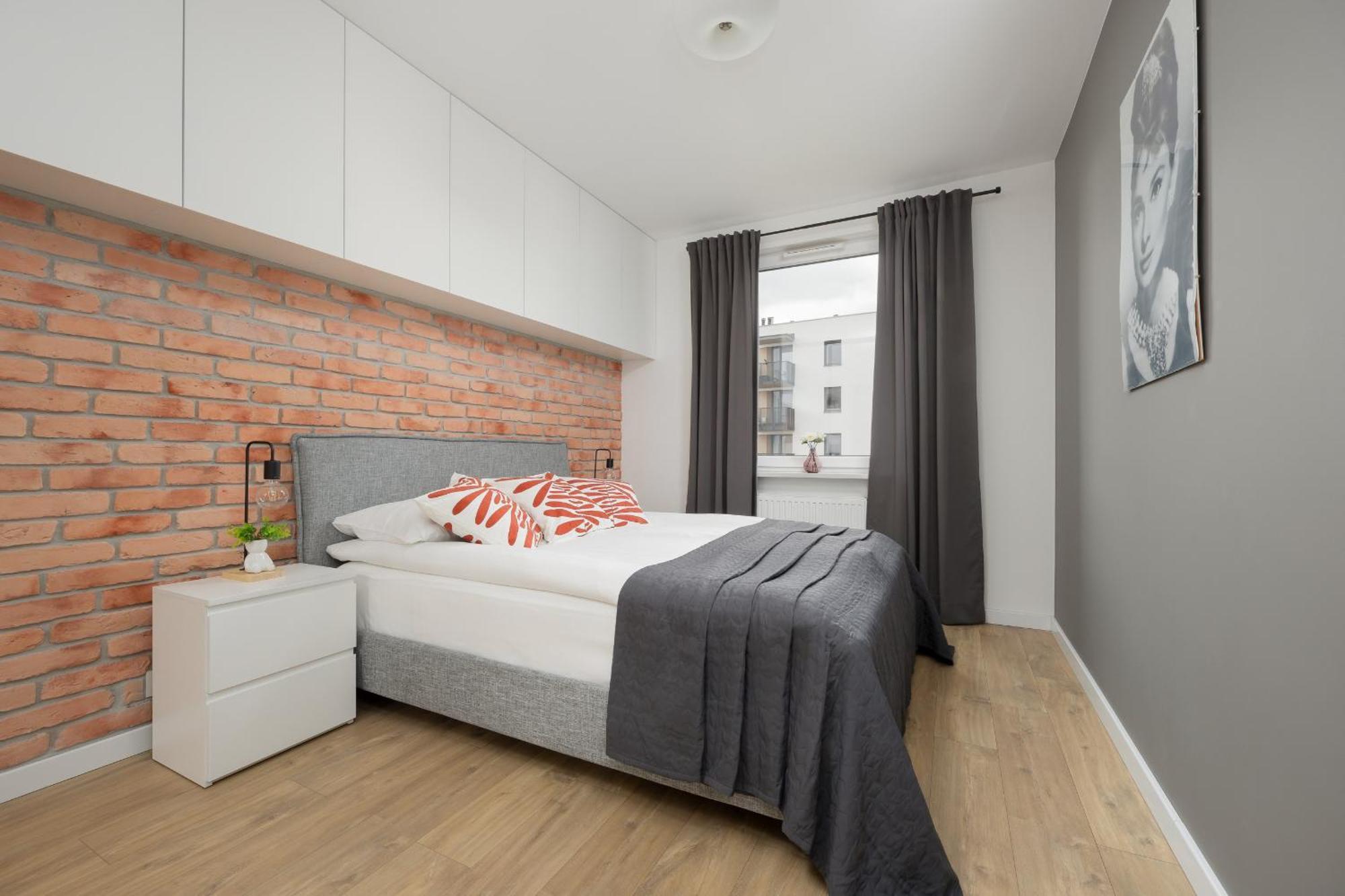 Industrial With Parking Wola By Renters