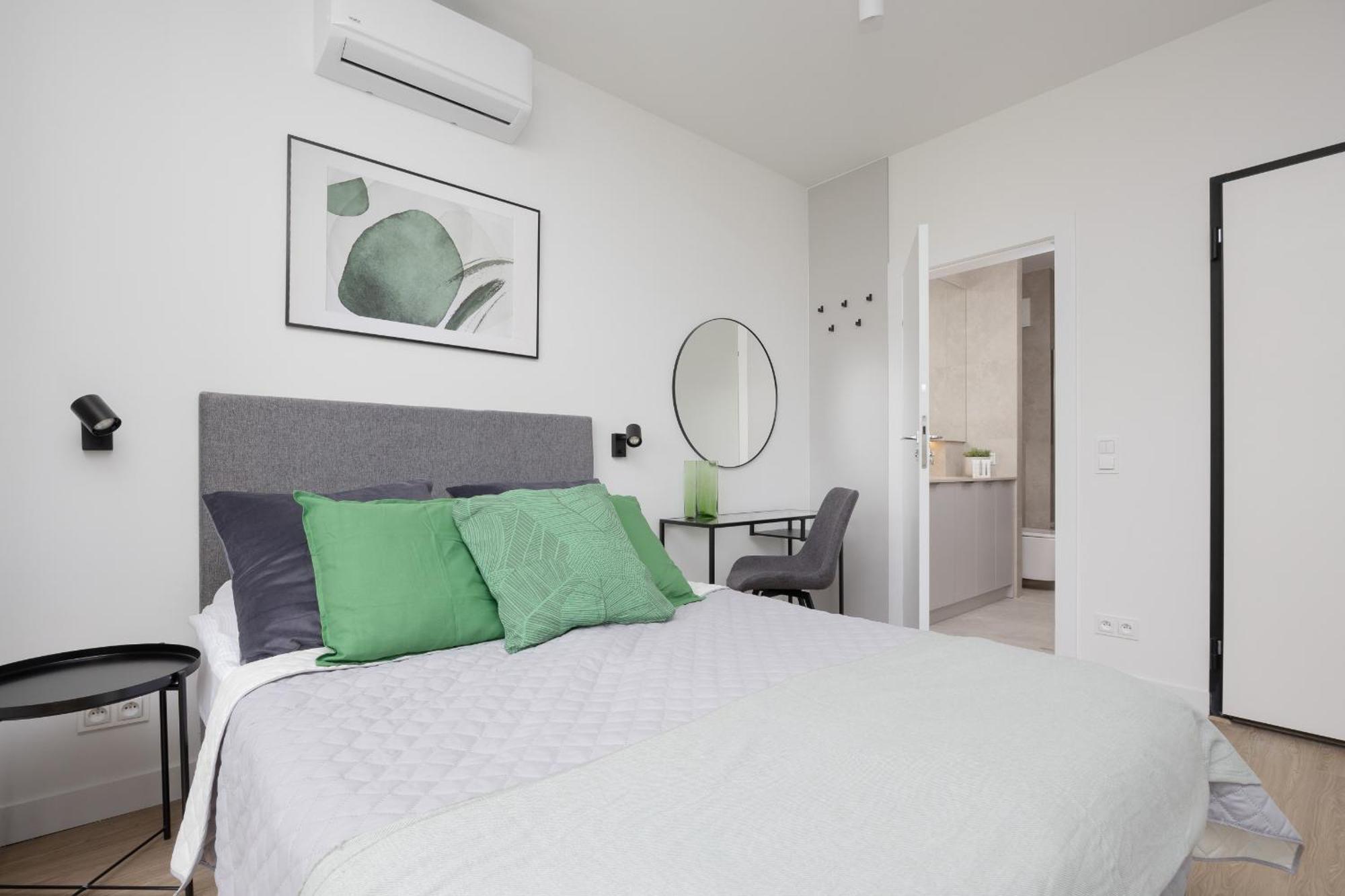 Exclusive And Modern In With Air Conditioning And Desk By Renters Prestige Apartment *
