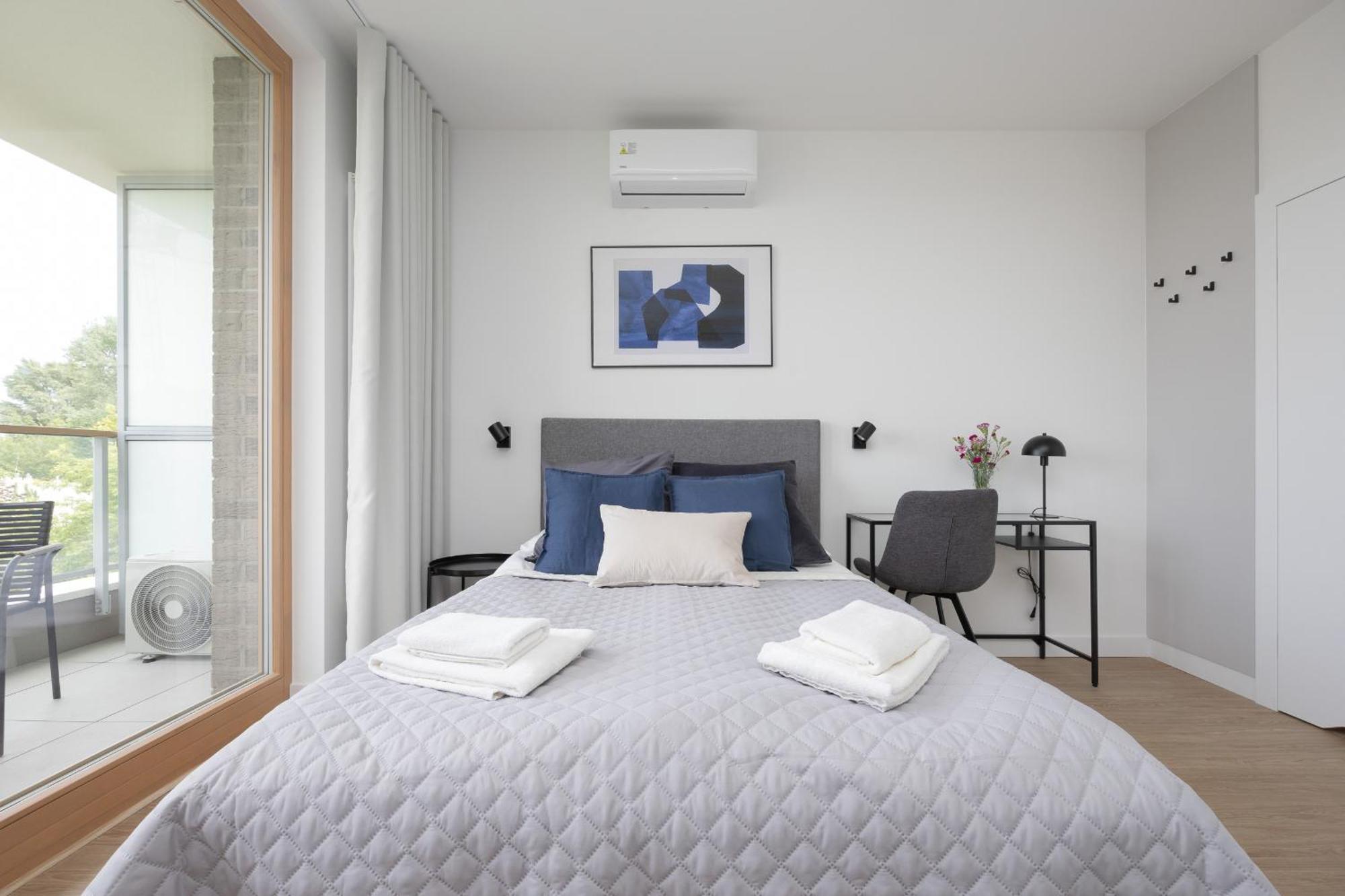 Exclusive And Modern In With Air Conditioning And Desk By Renters Prestige Warsaw