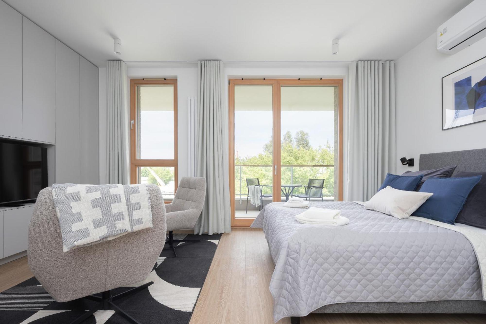 Apartment Exclusive And Modern In With Air Conditioning And Desk By Renters Prestige