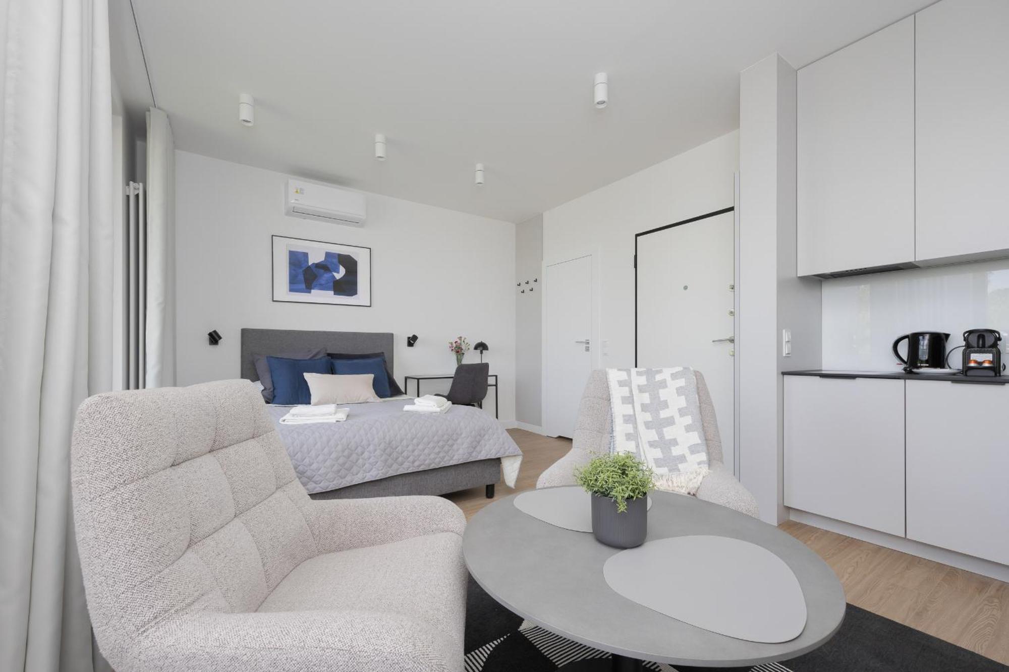 Apartment Exclusive And Modern In With Air Conditioning And Desk By Renters Prestige *