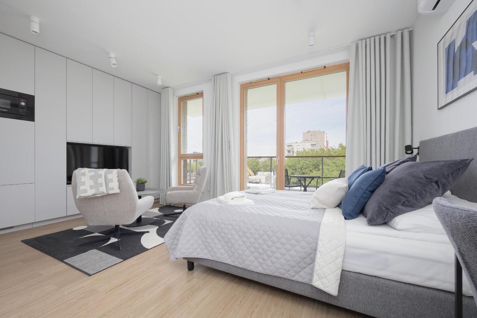 Exclusive And Modern In With Air Conditioning And Desk By Renters Prestige Apartment