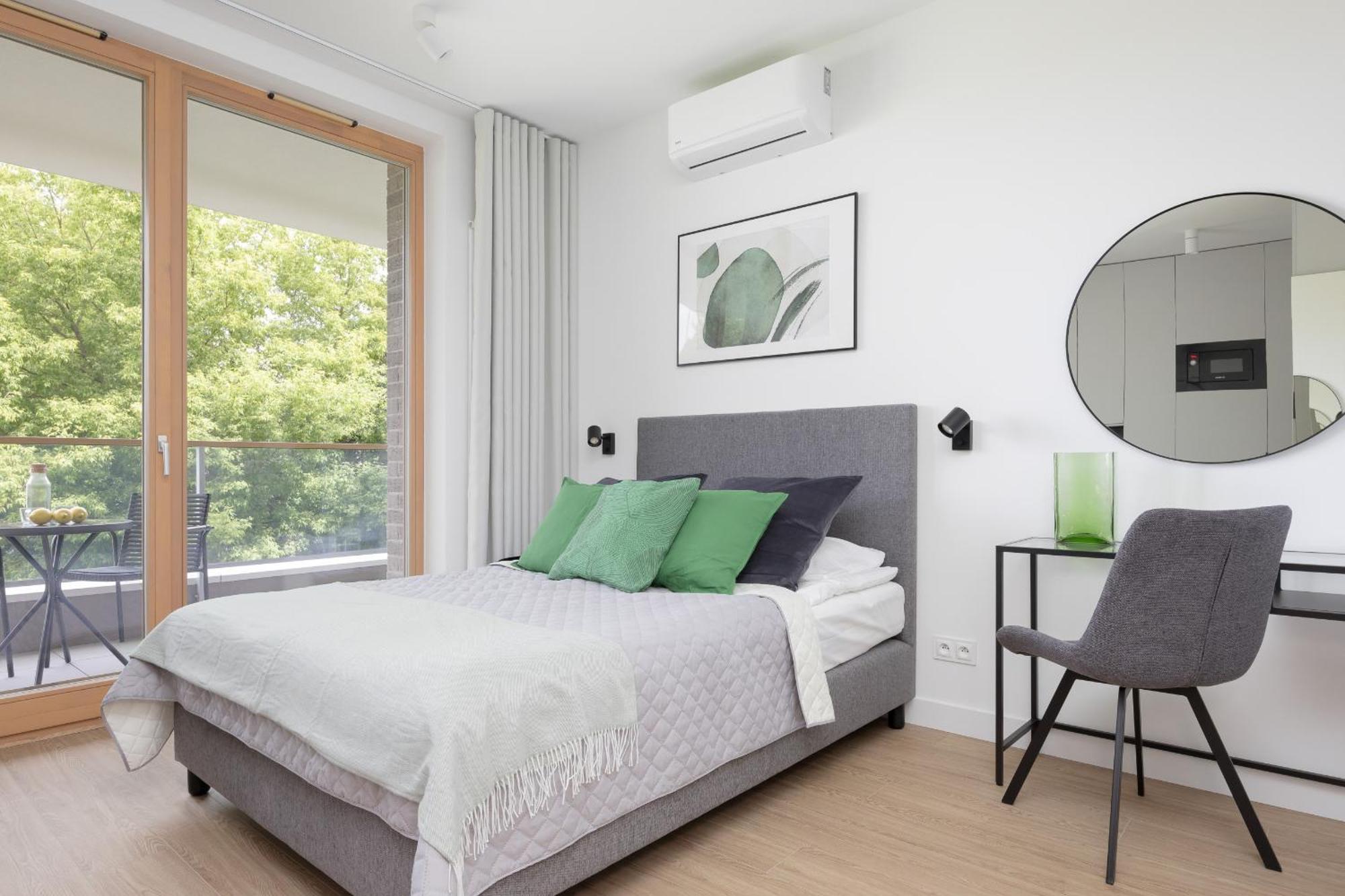 Apartment Exclusive And Modern In With Air Conditioning And Desk By Renters Prestige *