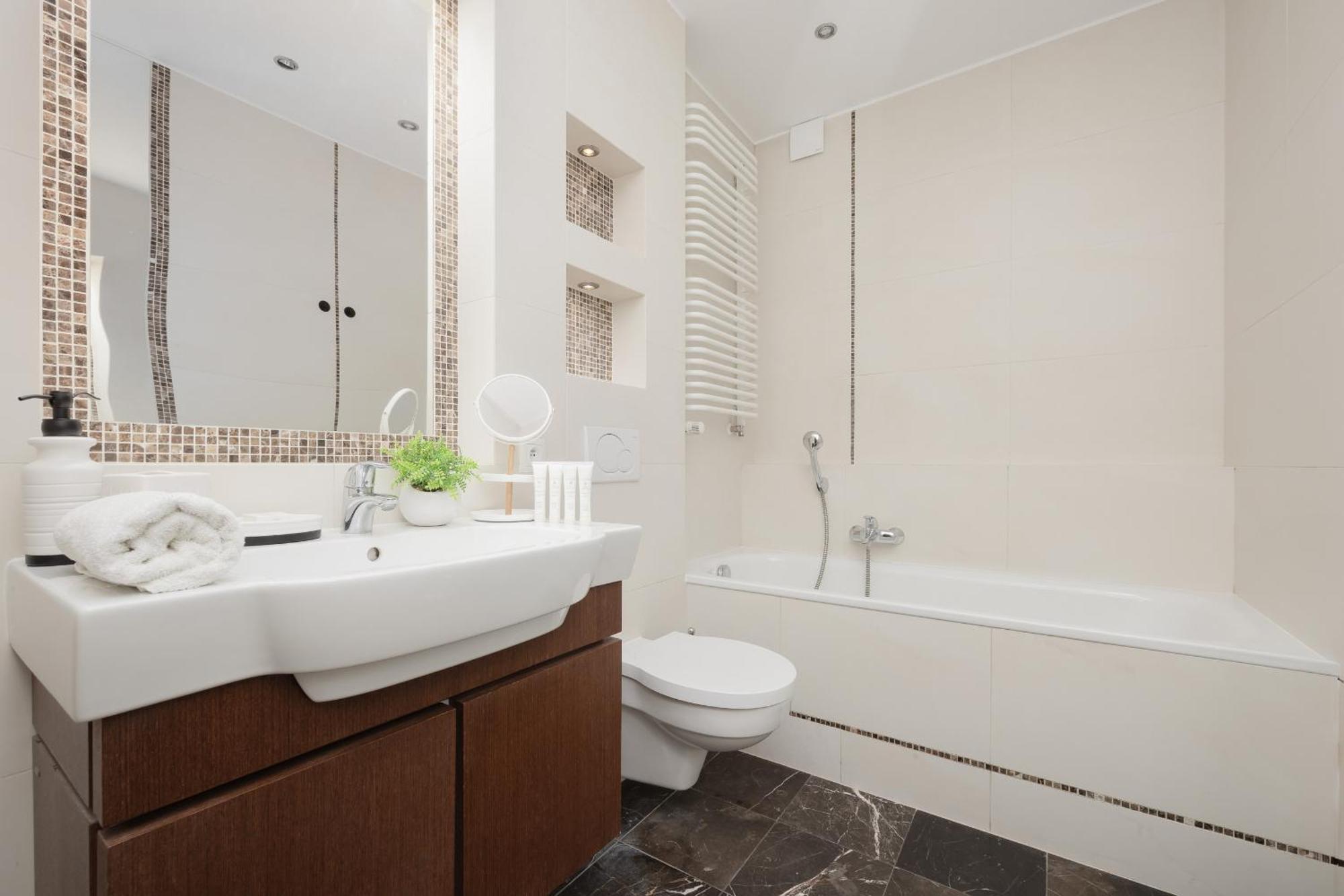 Apartment Luxury Four Bedroom With Parking & Balcony In Mokotow By Renters Prestige *