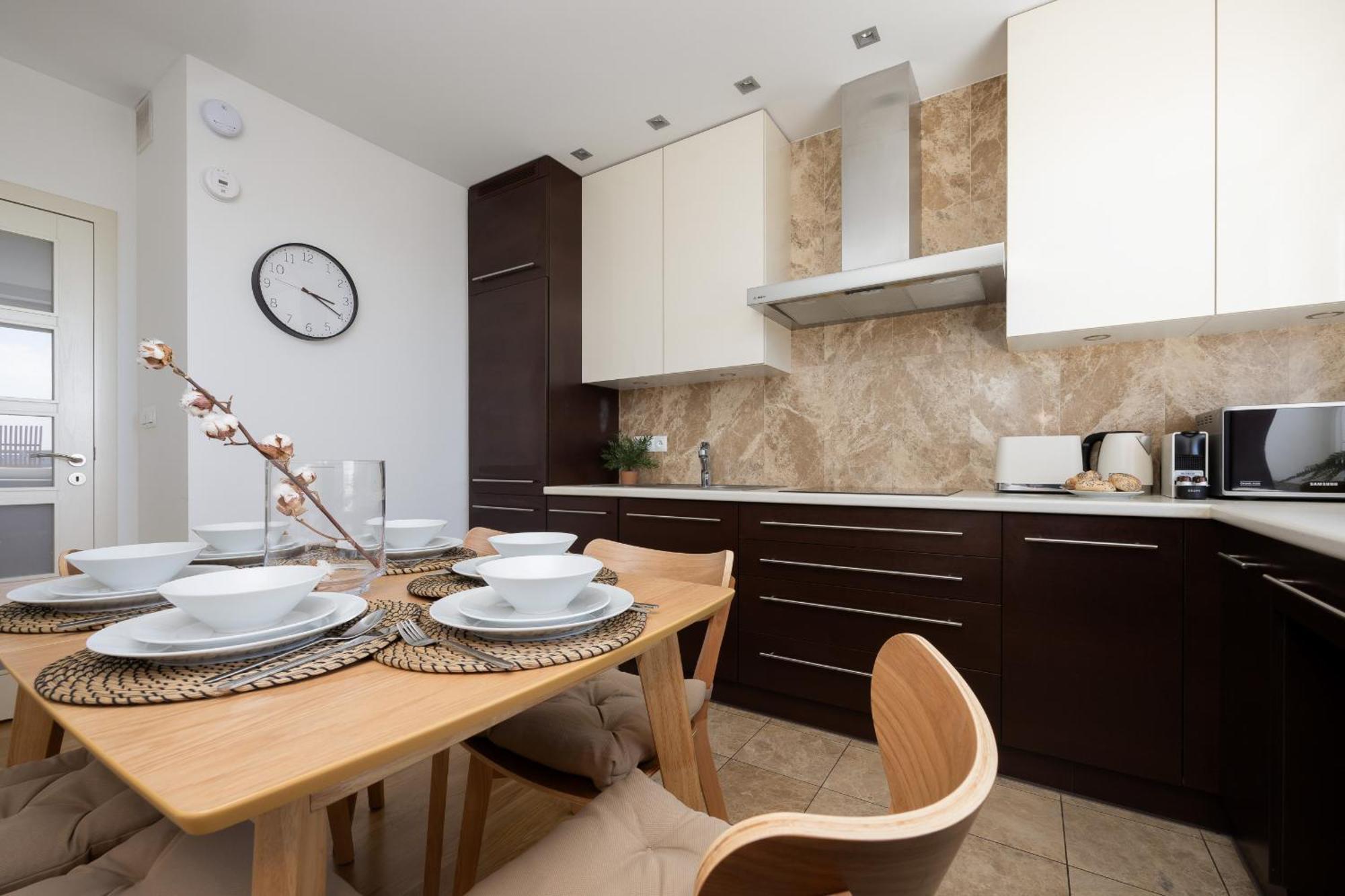 Luxury Four Bedroom With Parking & Balcony In Mokotow By Renters Prestige Apartment Warsaw