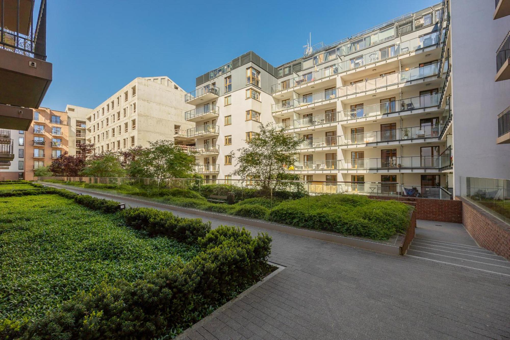 Przy Rzece Dla 2 Osob Z Parkingiem I Klimatyzacja W Warszawie By Rent Like Apartment *