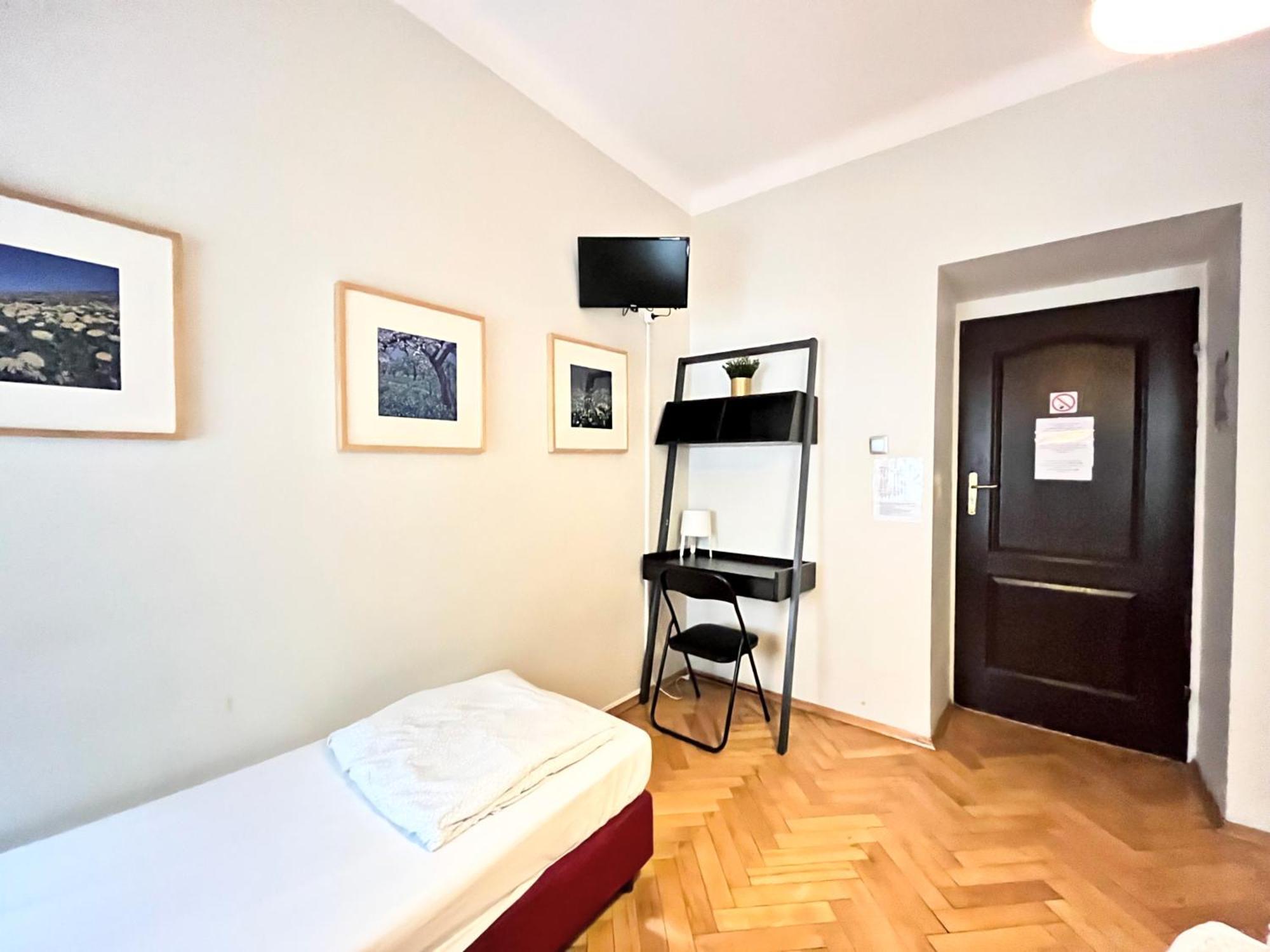 Nhà trọ Helvetia - Private In Center And Old Town Warsaw