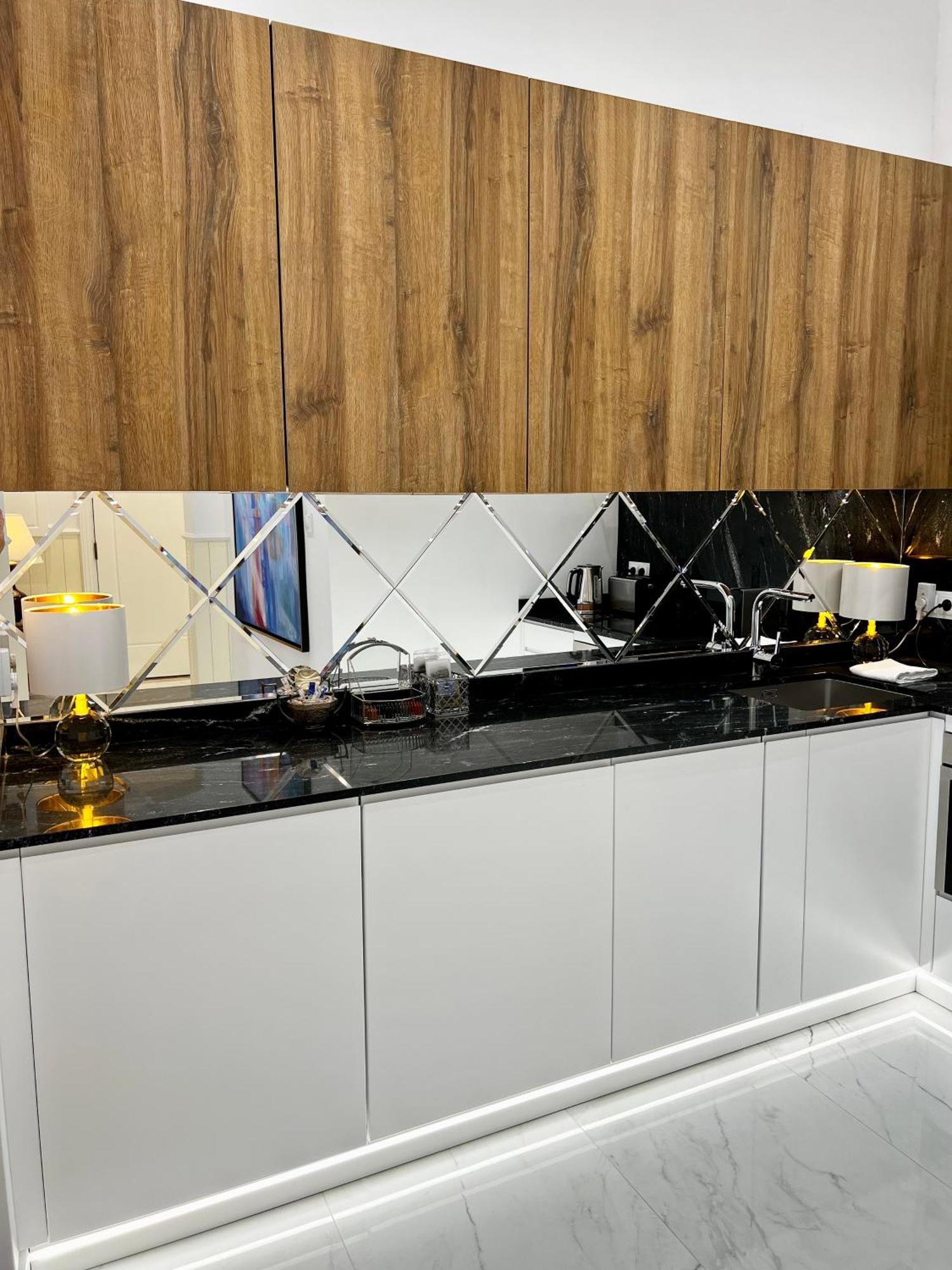 Mondrian Luxury Suites & Apartments Old Town Warschau