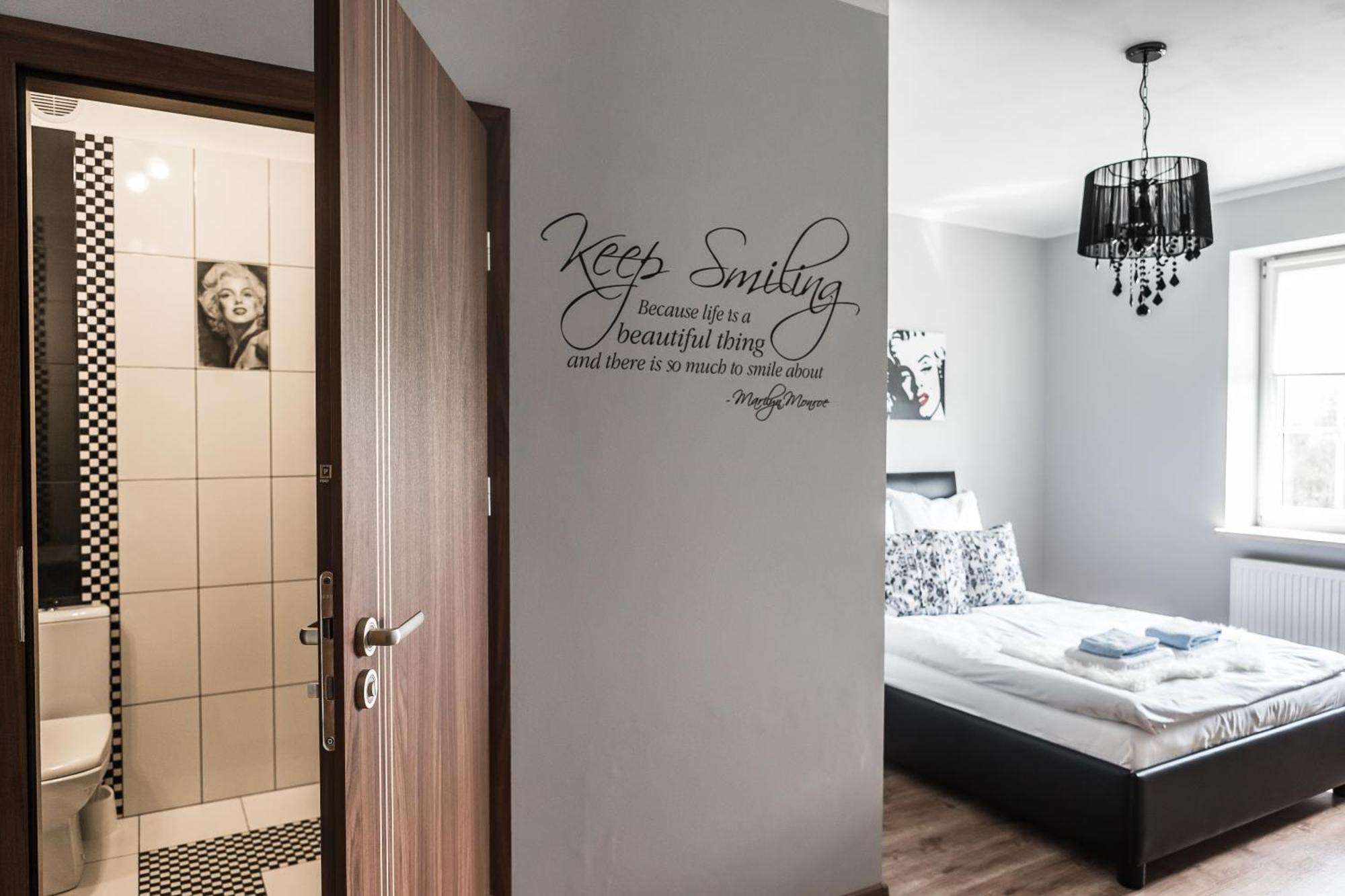 Bed & Breakfast Jeziorki 71 *