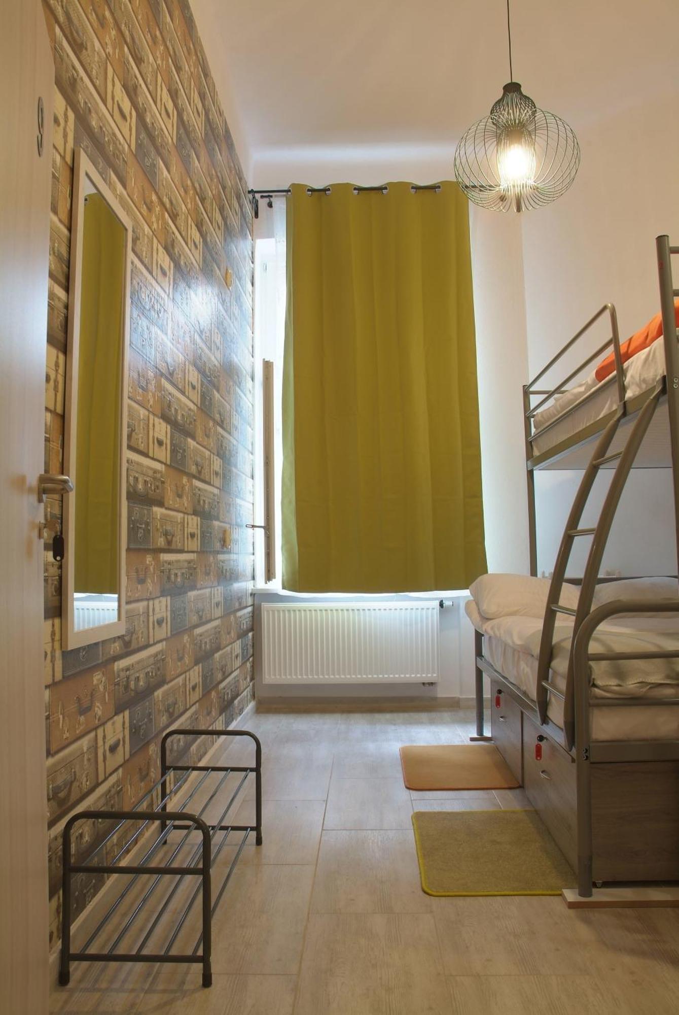 Hostel Lwowska 11 *