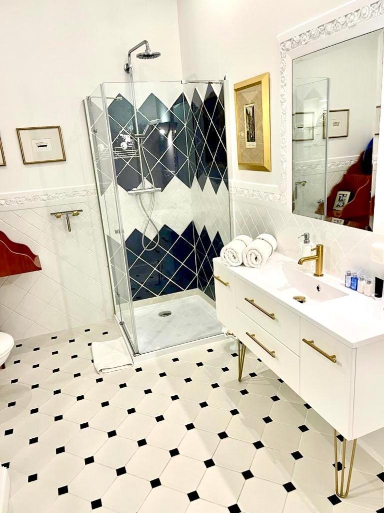 Aparthotel Luxury Mondrian Market Square Iii *