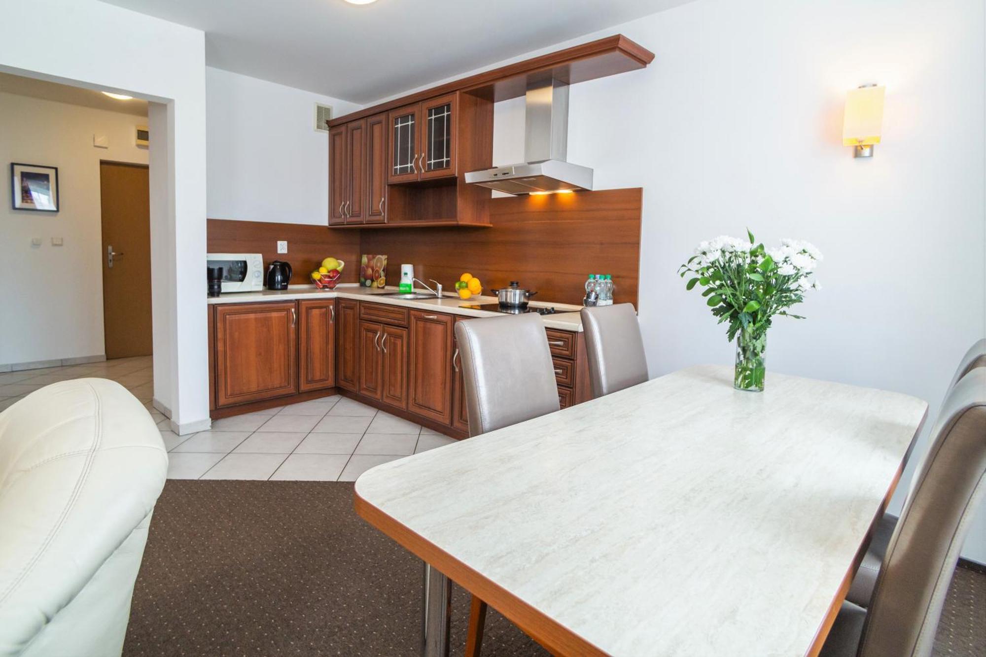 - Wilanow Aparthotel 3*