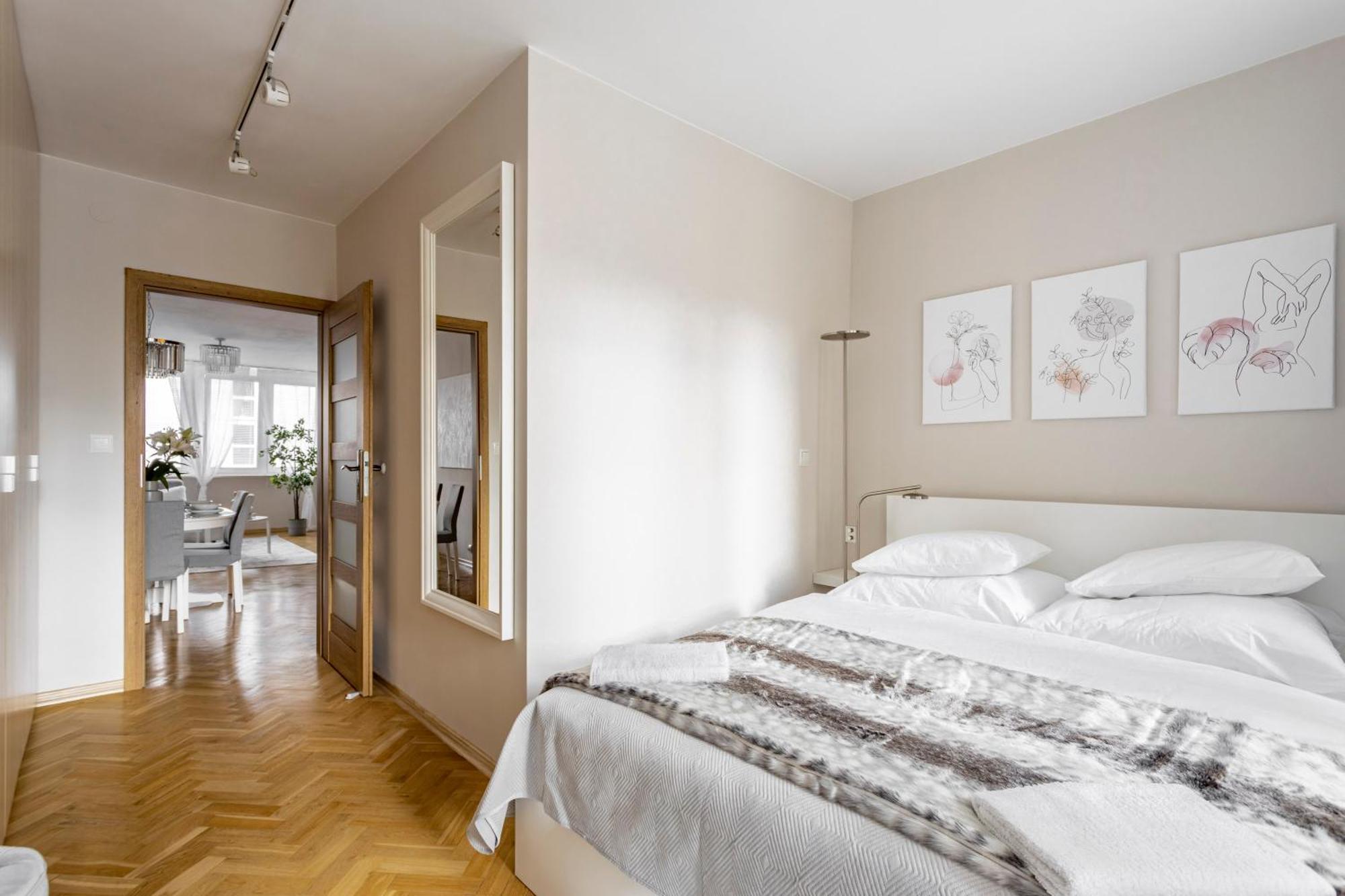 Hala Mirowska Apartment Warsaw