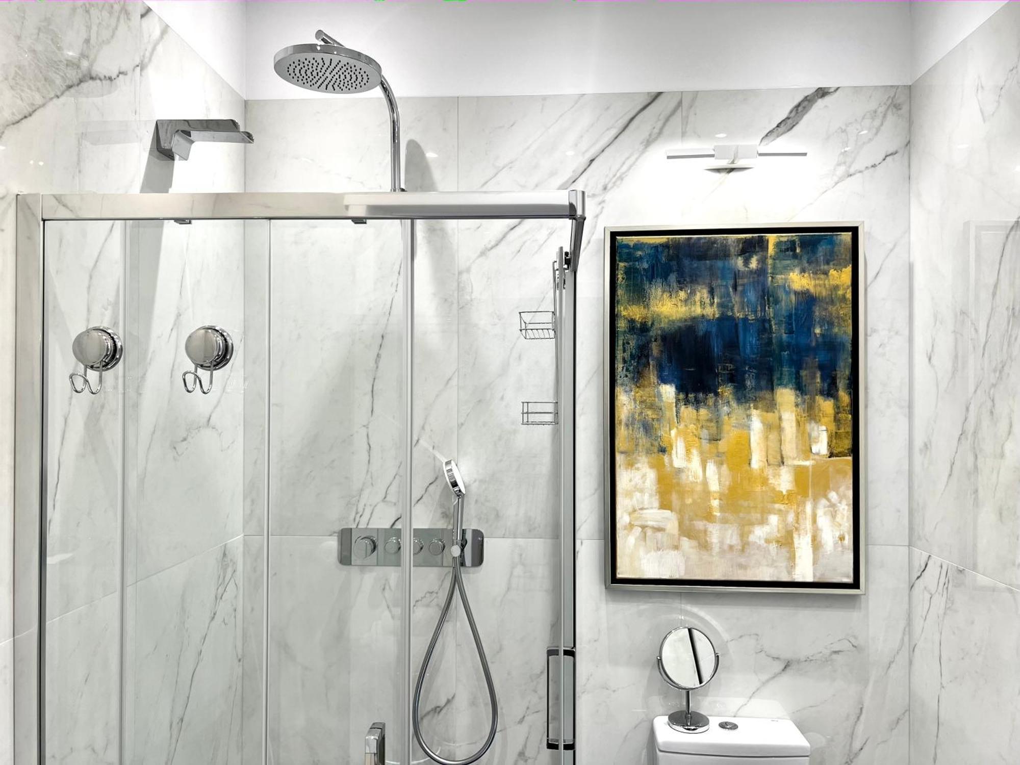 Luxury Mondrian Market Square Iii *