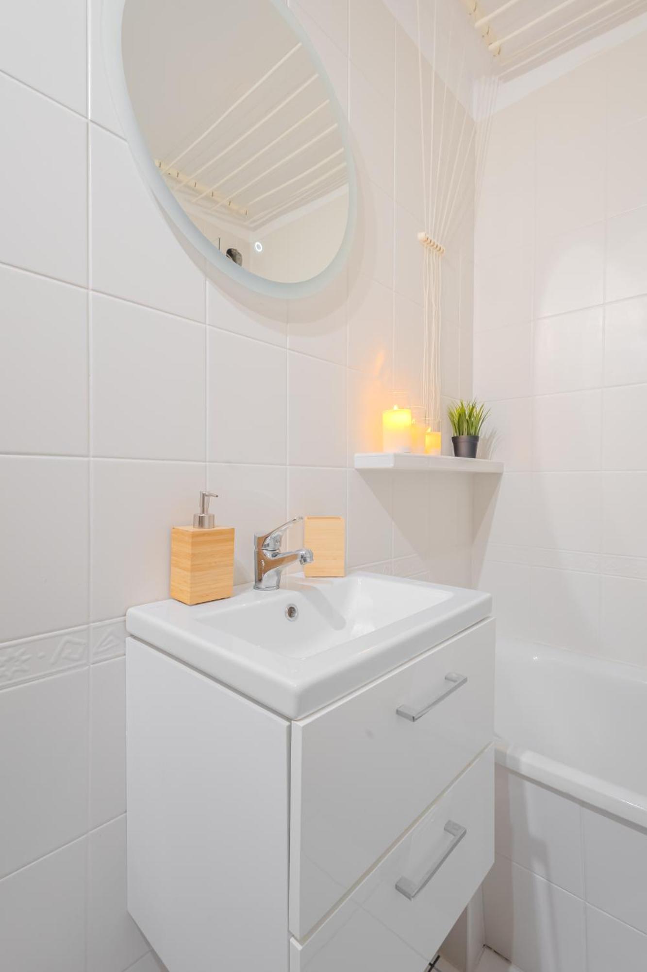 Rezydencja Filmowa- Wygodny Apartament 10 Min Od Lotniska I Centrum Apartment *
