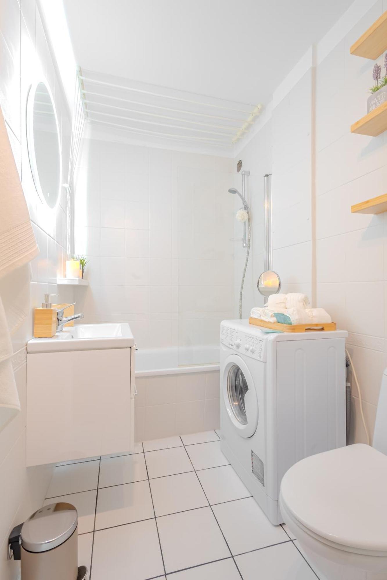 Rezydencja Filmowa- Wygodny Apartament 10 Min Od Lotniska I Centrum Warsaw