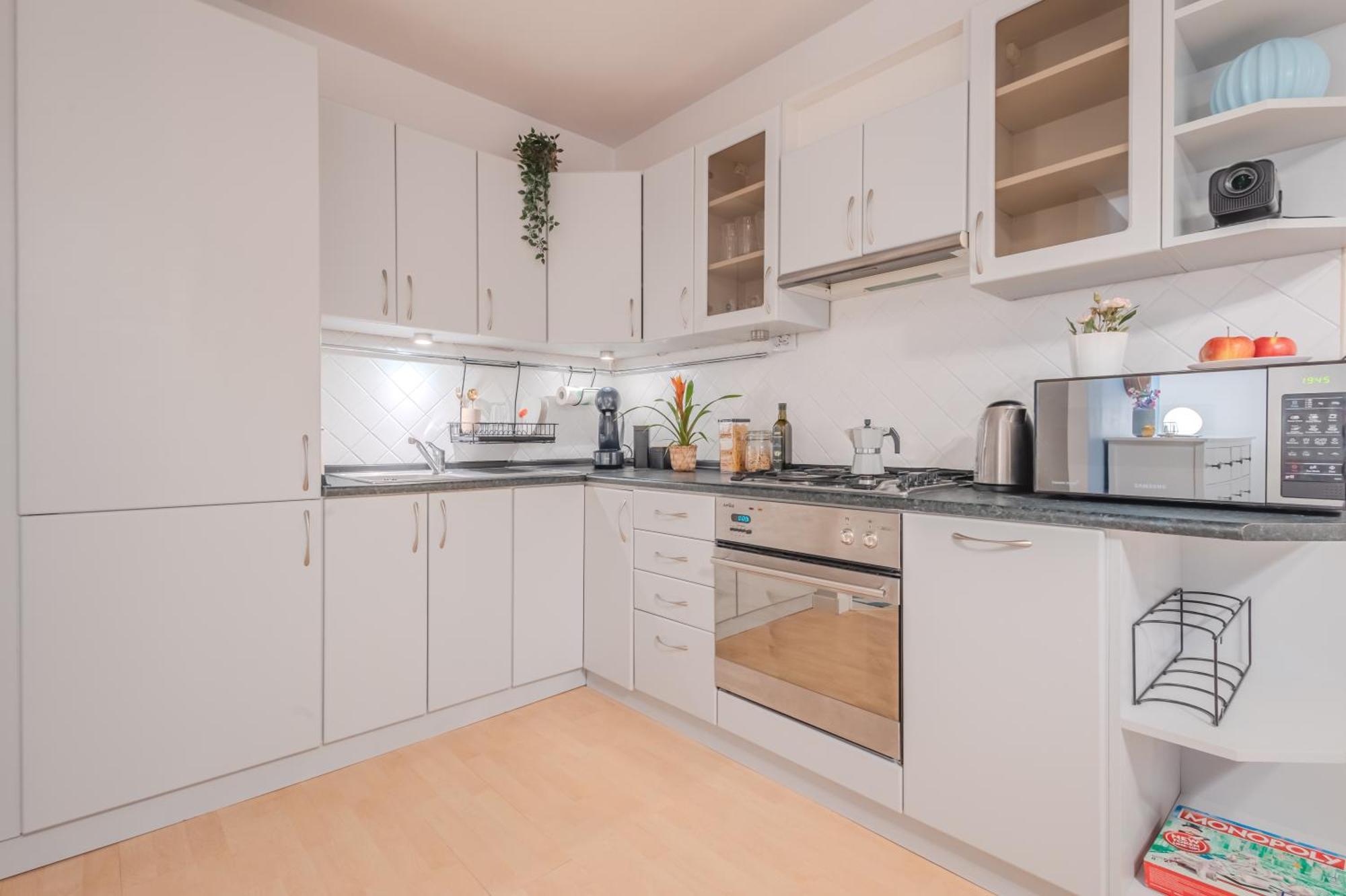 Rezydencja Filmowa- Wygodny Apartament 10 Min Od Lotniska I Centrum *