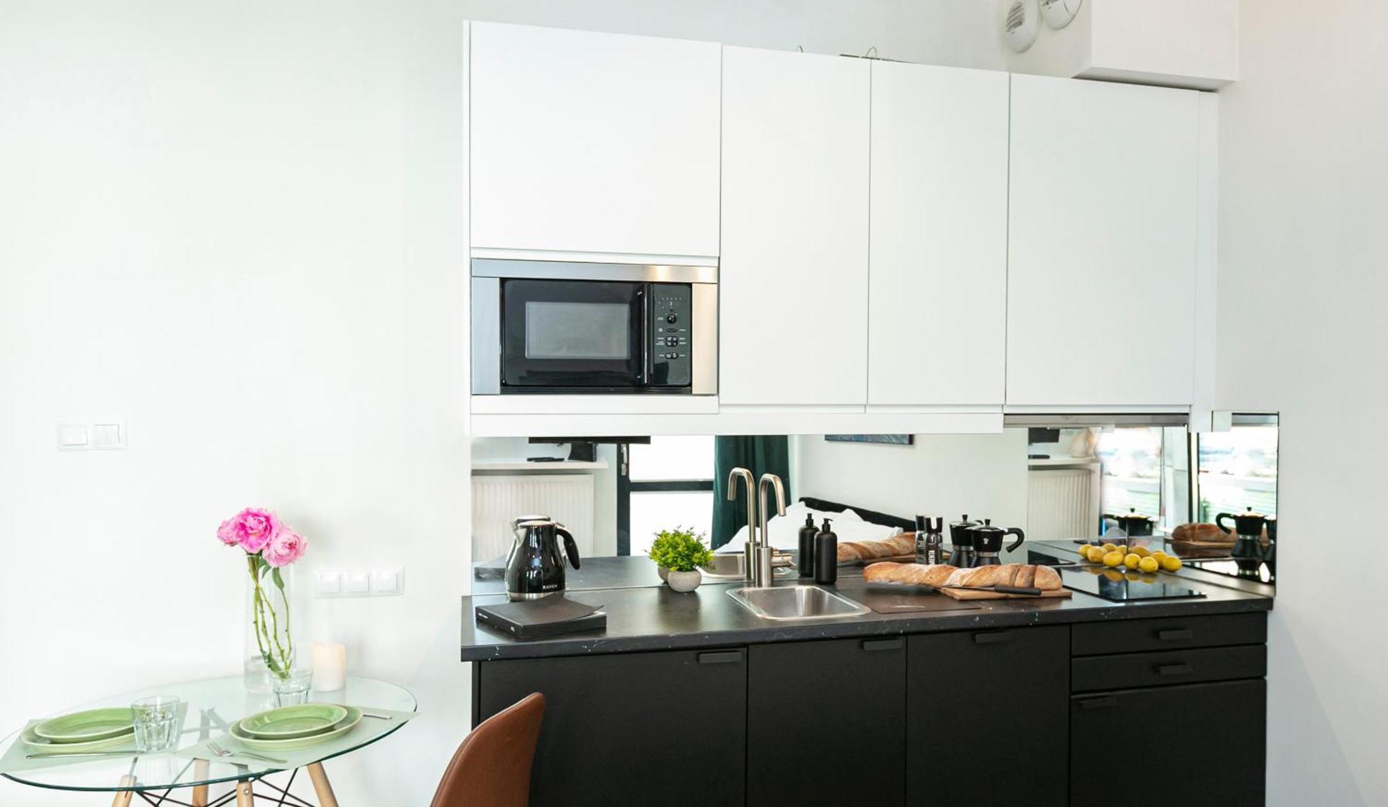 Chlodna 22a - Duzy Taras - Large Terrace - Bezplatny Parking - Free Parking - Better
