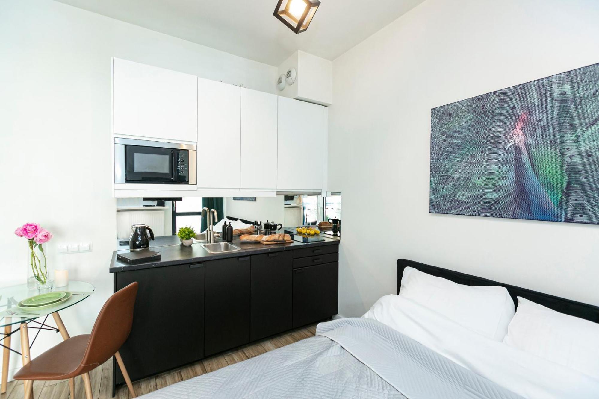 Chlodna 22a - Duzy Taras - Large Terrace - Bezplatny Parking - Free Parking - Better Apartament