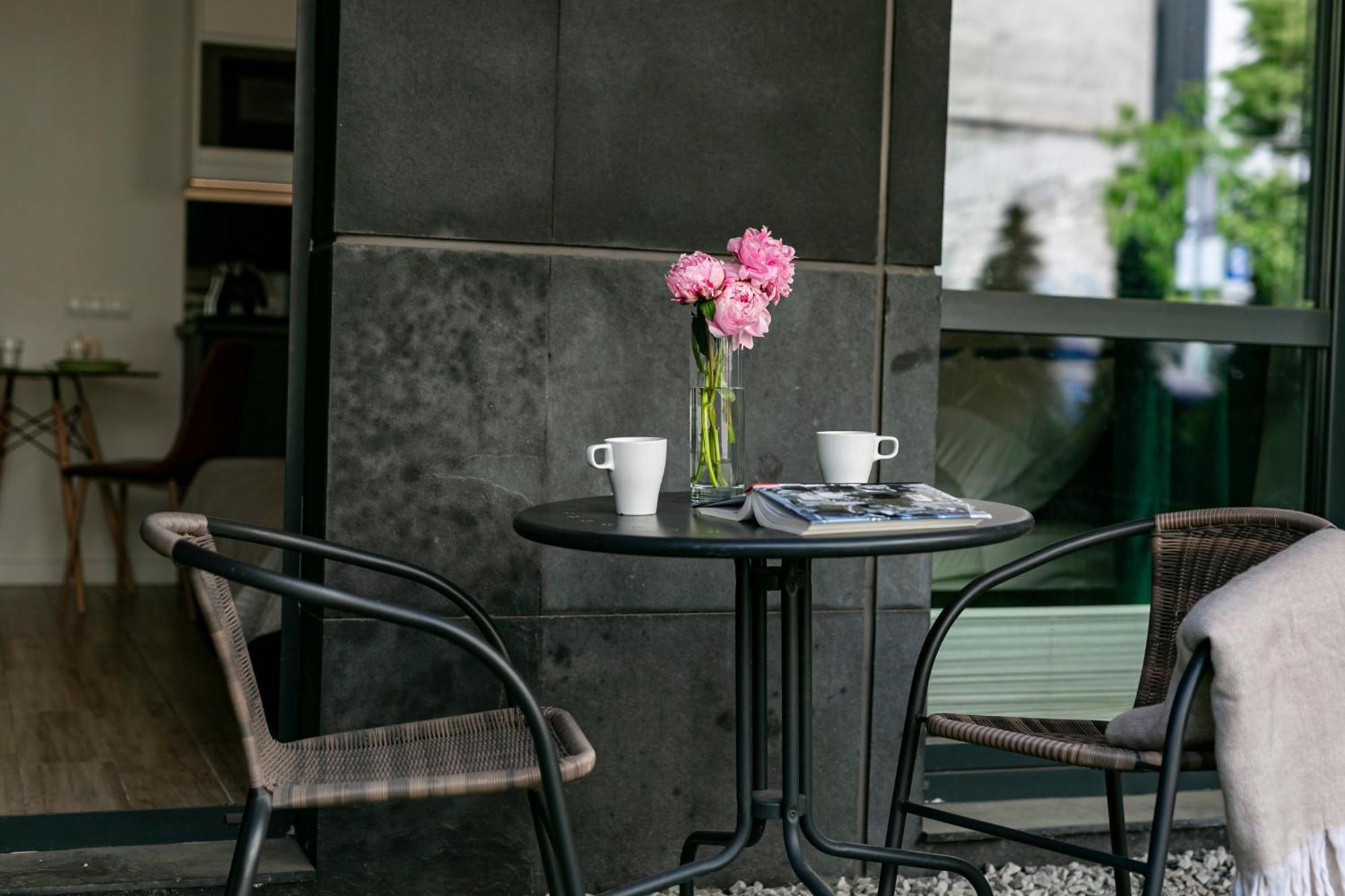 Apartament Chlodna 22a - Duzy Taras - Large Terrace - Bezplatny Parking - Free Parking - Better *